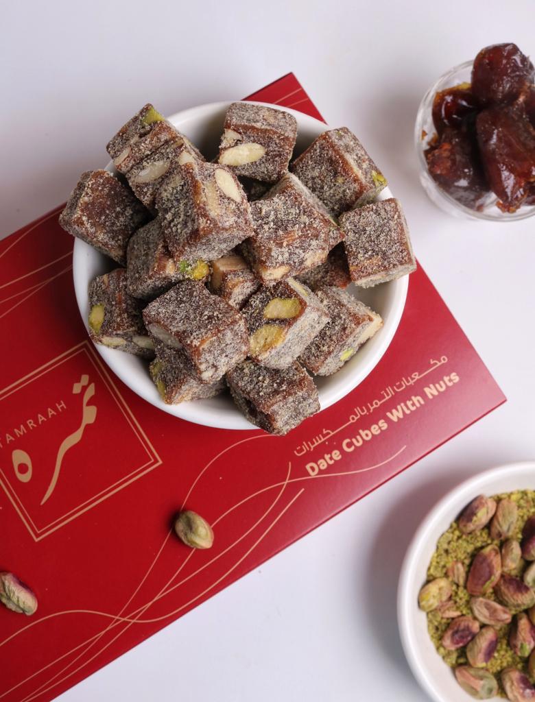 مكعبات التمر بالمكسرات