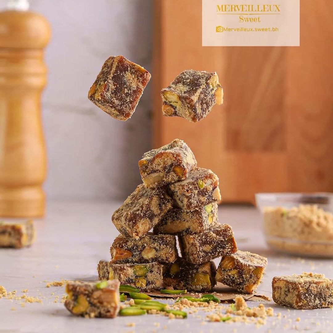 مكعبات التمر بالمكسرات