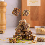 مكعبات التمر بالمكسرات