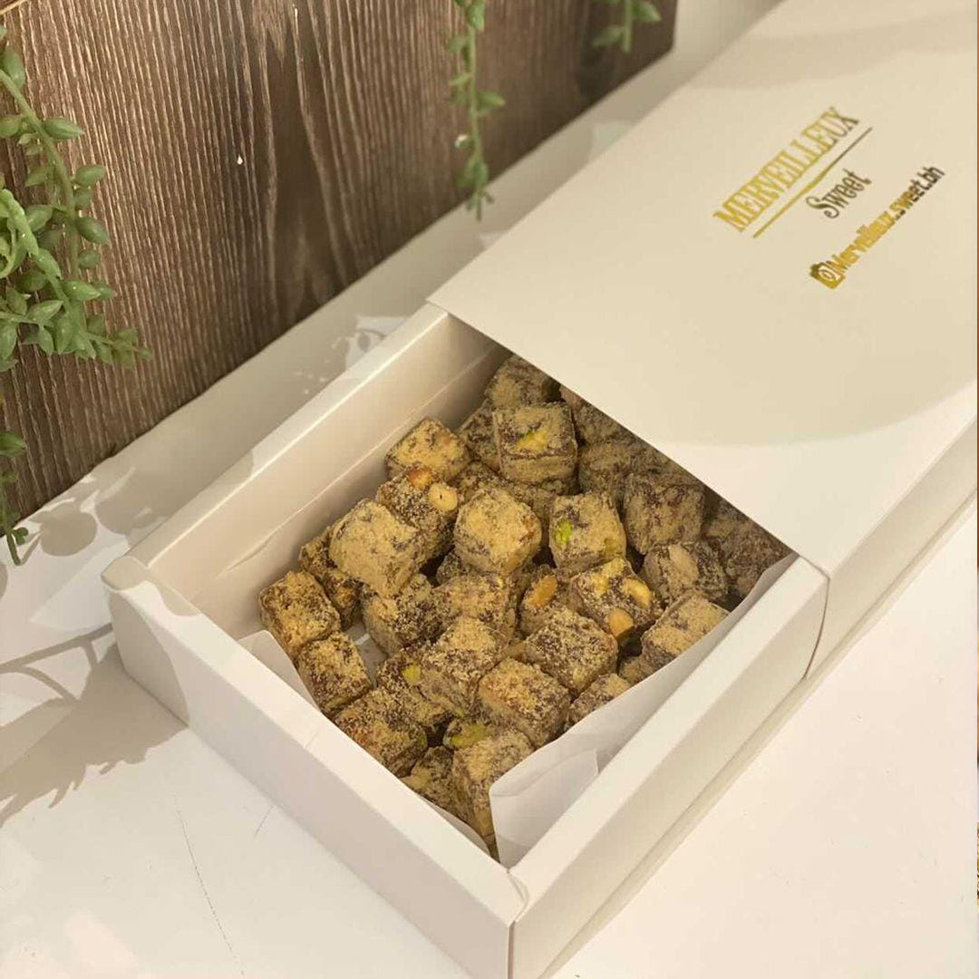 مكعبات التمر بالمكسرات