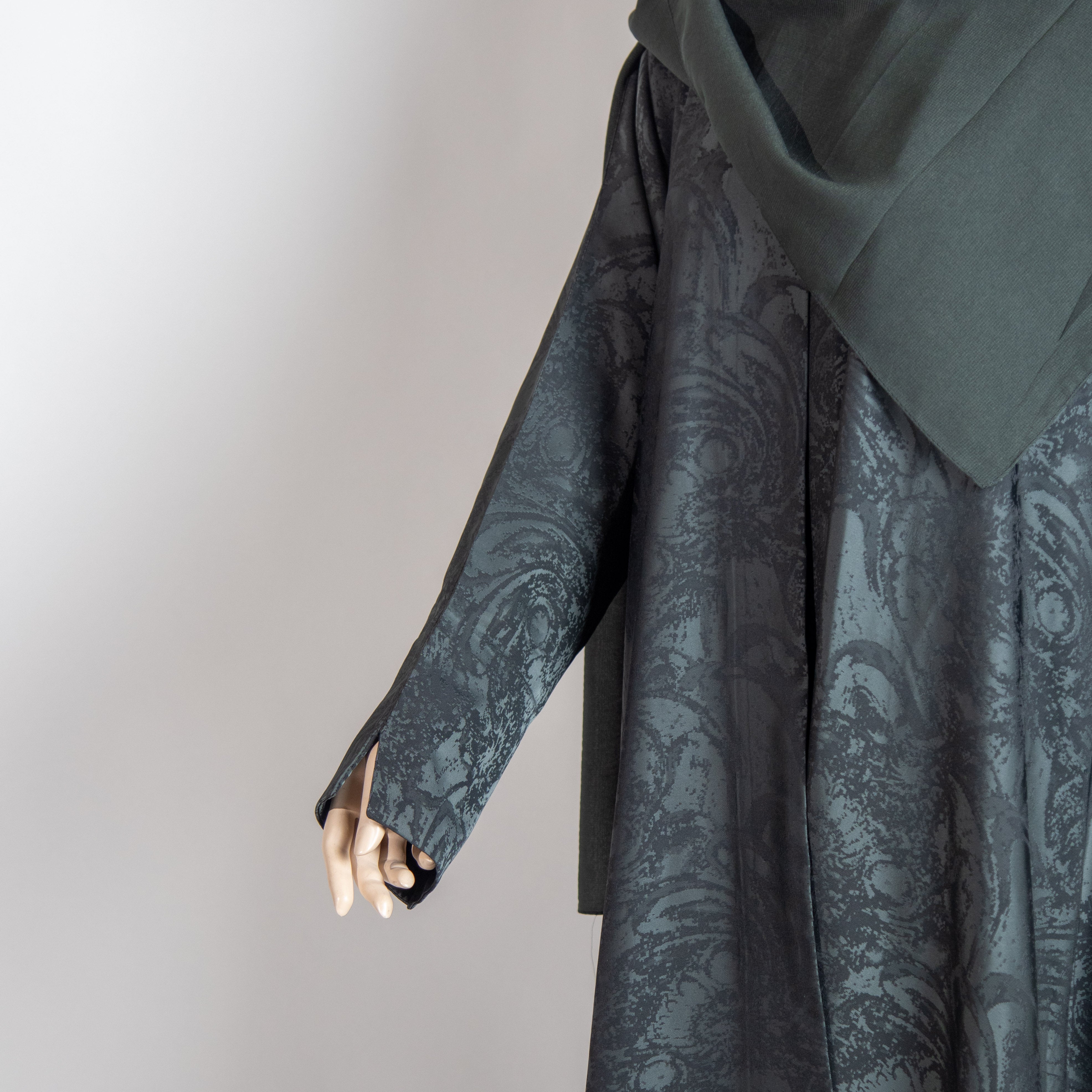 عباية وشيله منقوش زيتي