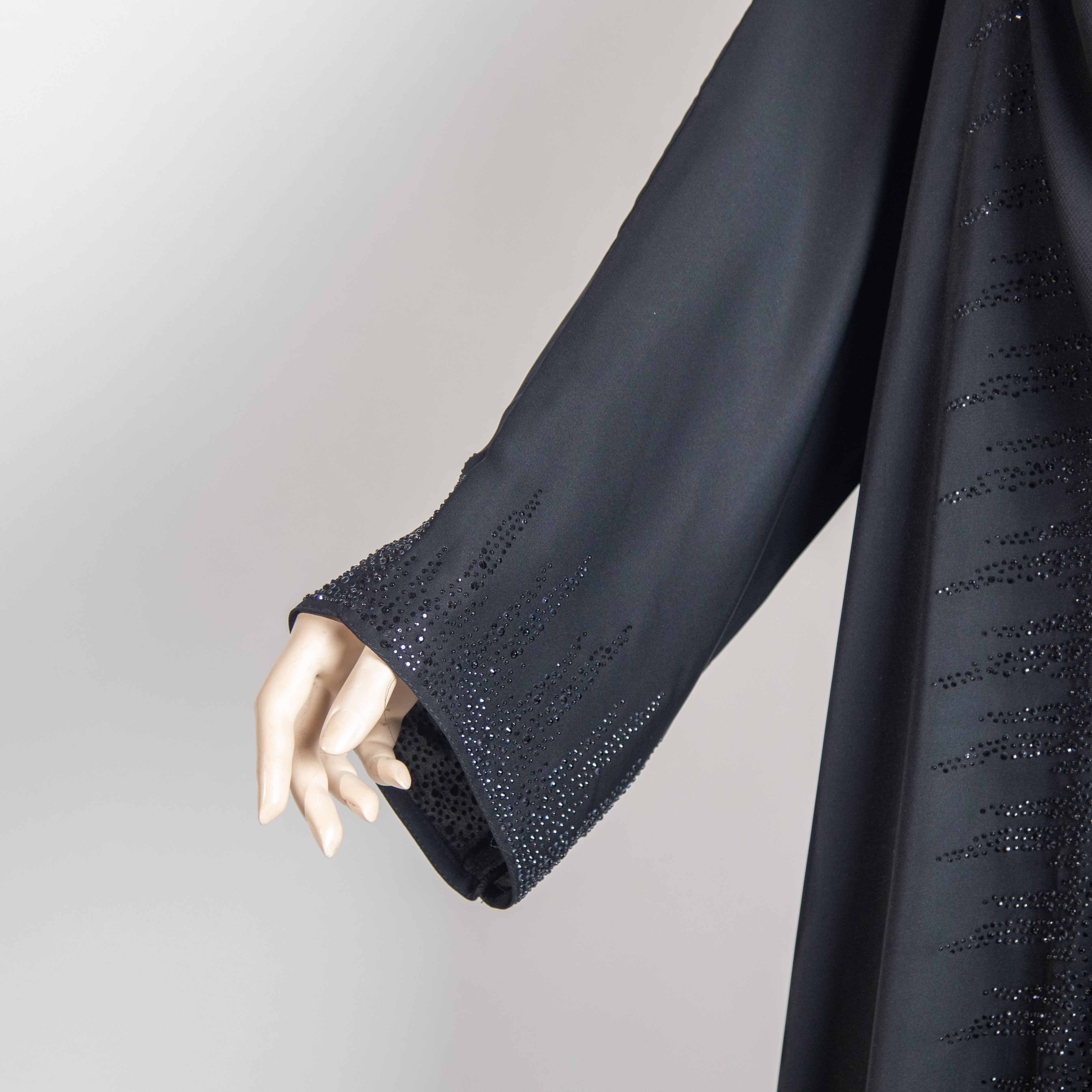 عباية مع شيله بفصوص سوارفيسكي