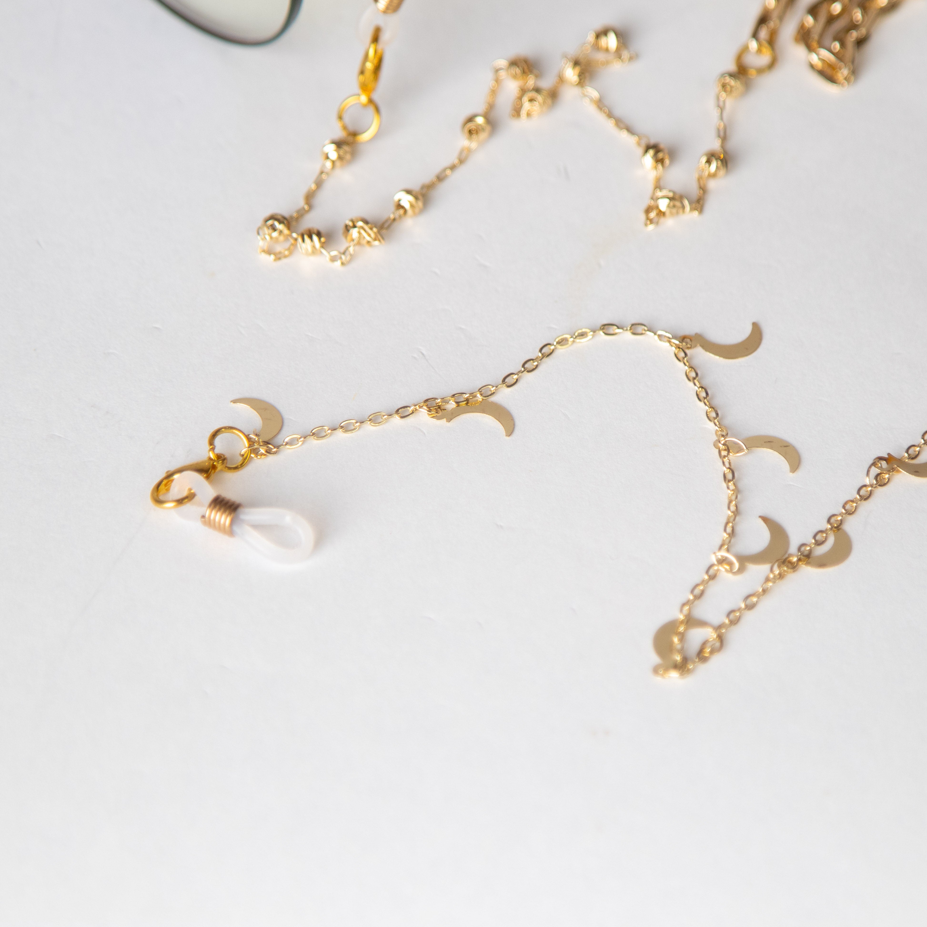 سلسلة نظارة ذهبية