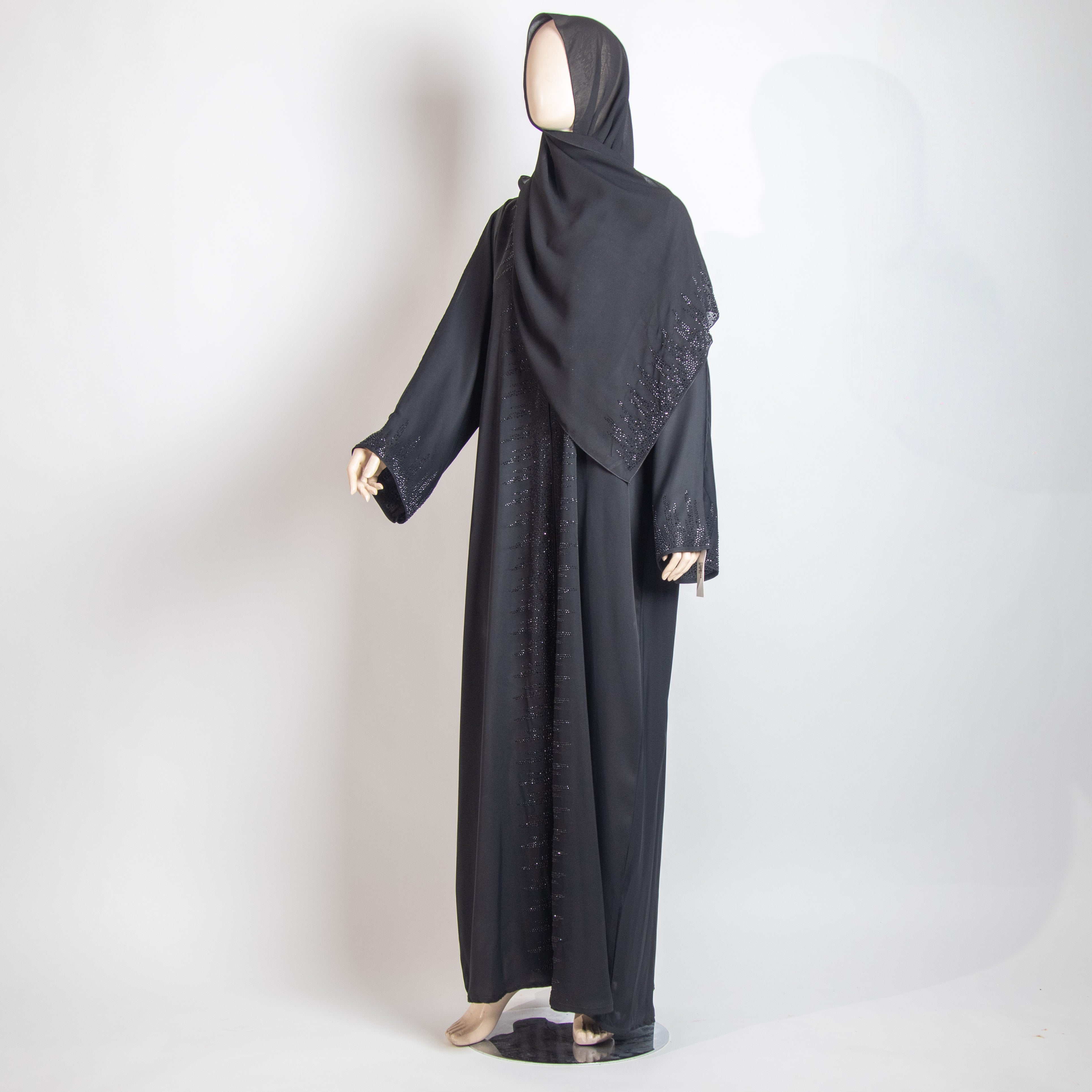 عباية مع شيله بفصوص سوارفيسكي