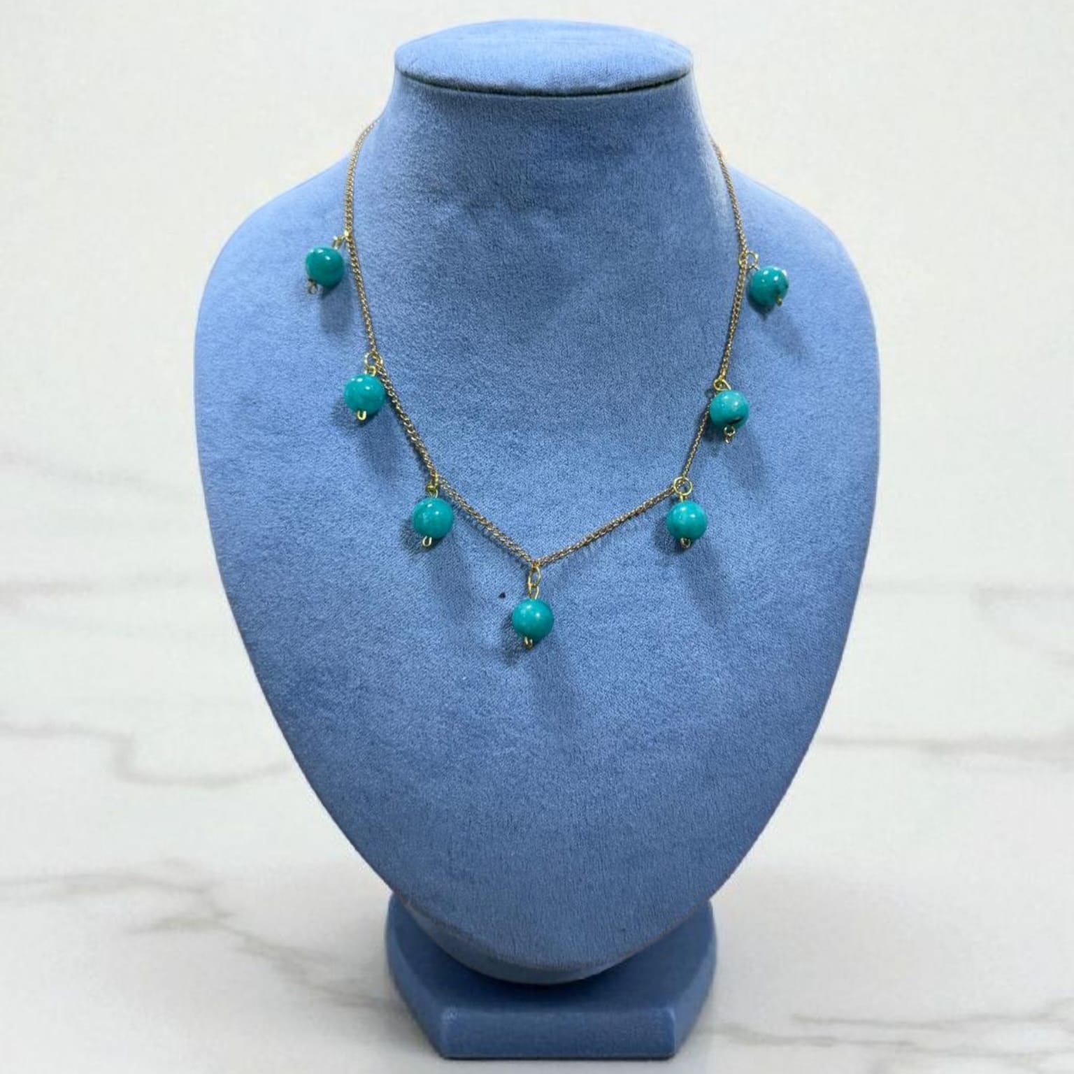 عقد بسلسة ذهبية