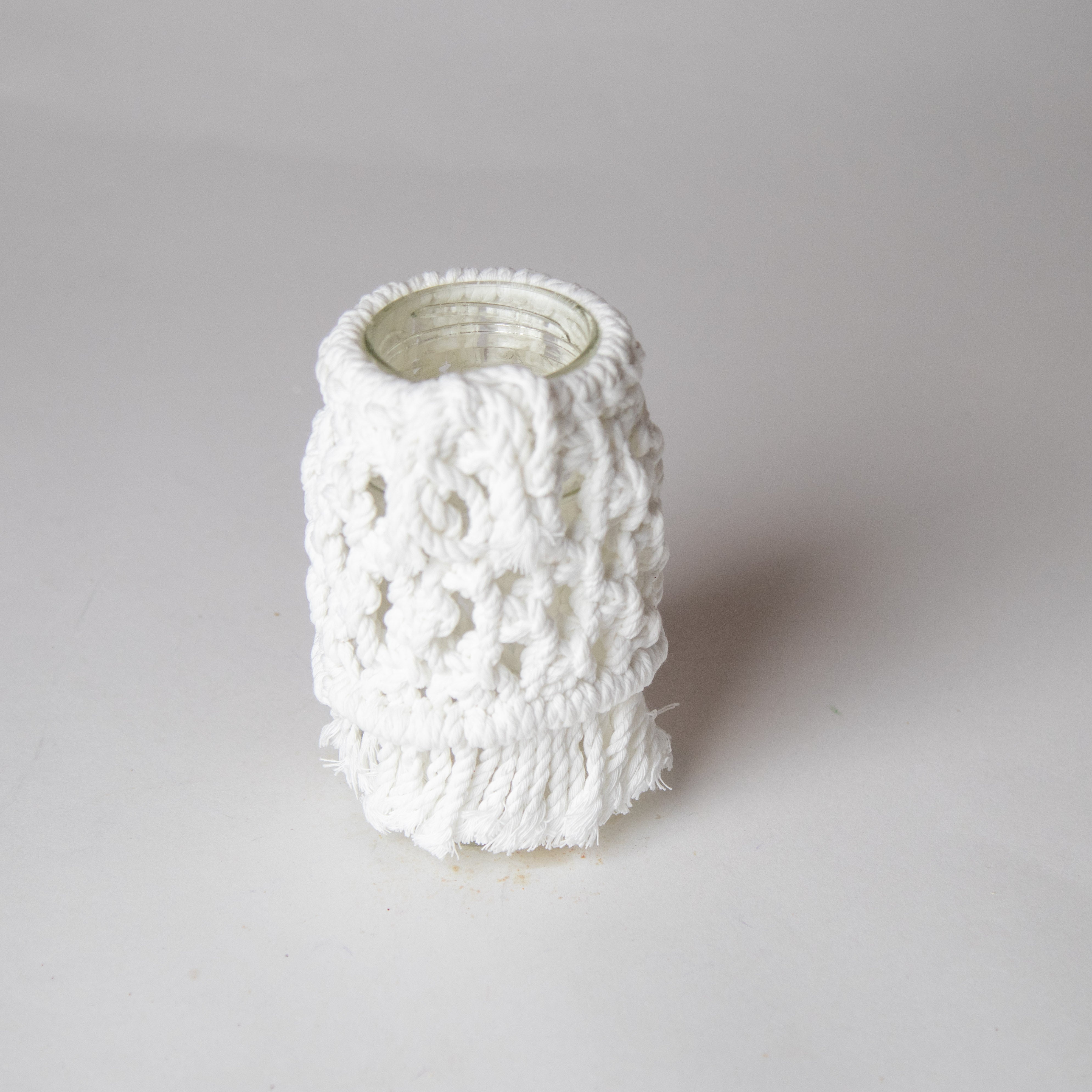 مزهرية زجاجية مكرميه