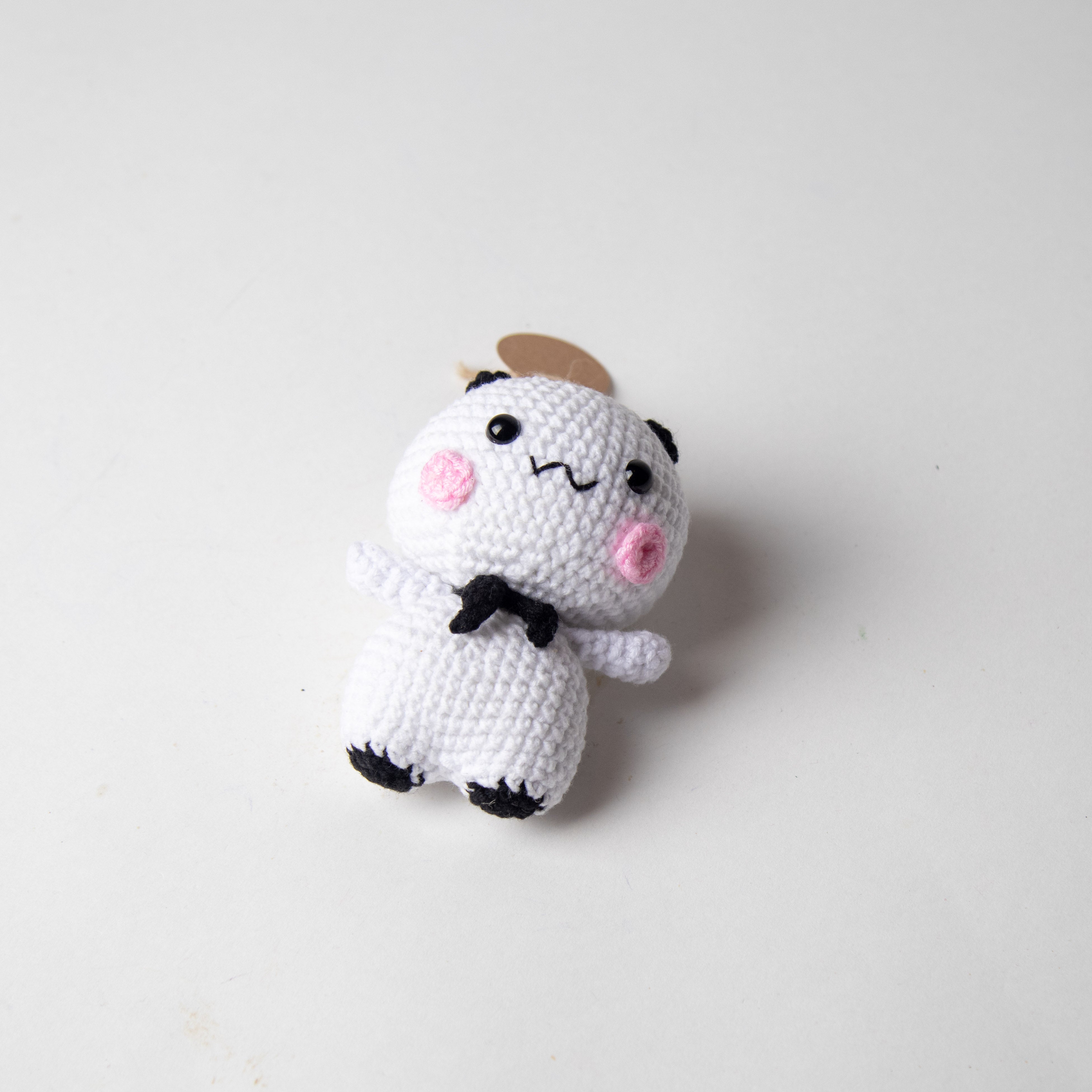 ميدالية دبدوب أبيض