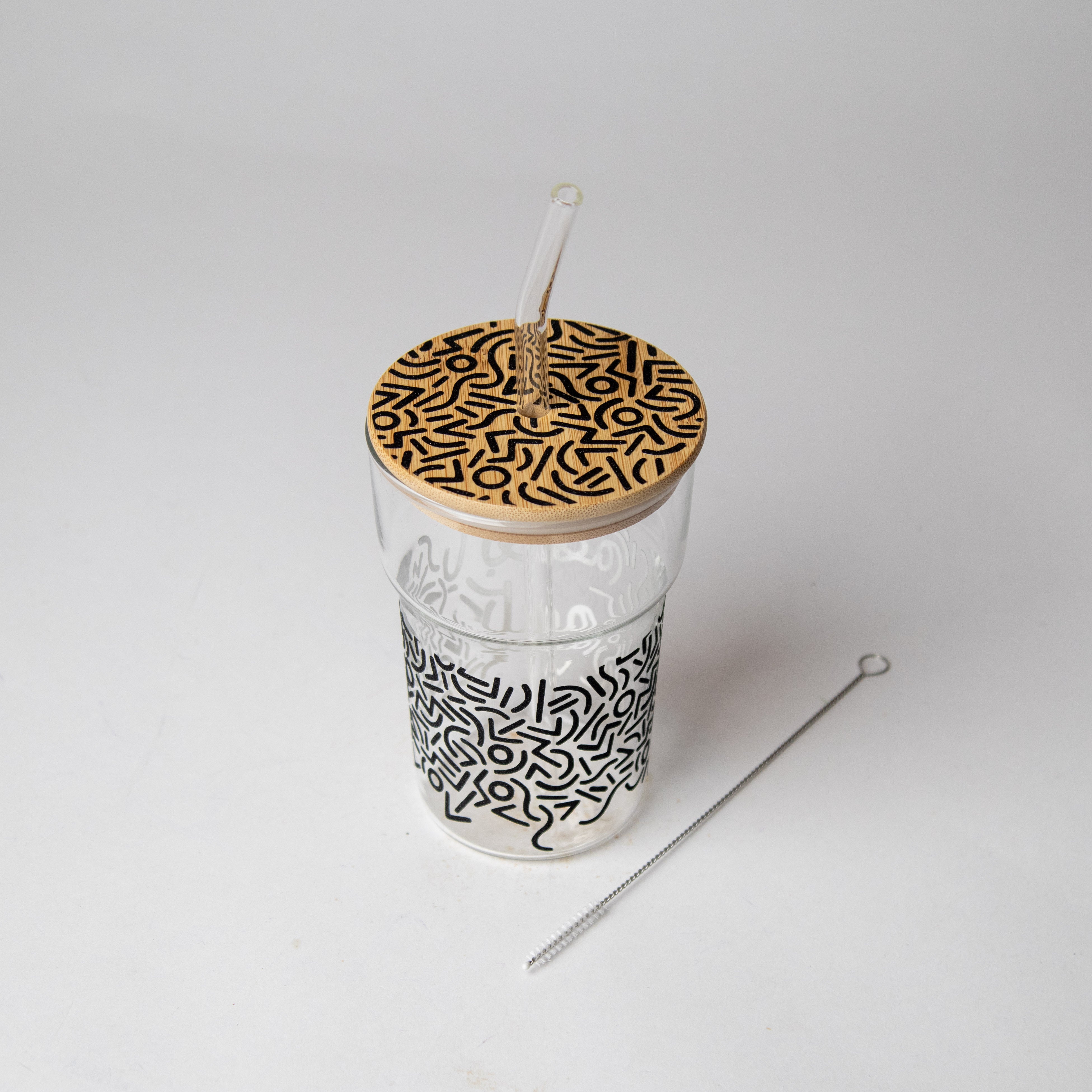 كوب زجاجي بغطاء خشبي