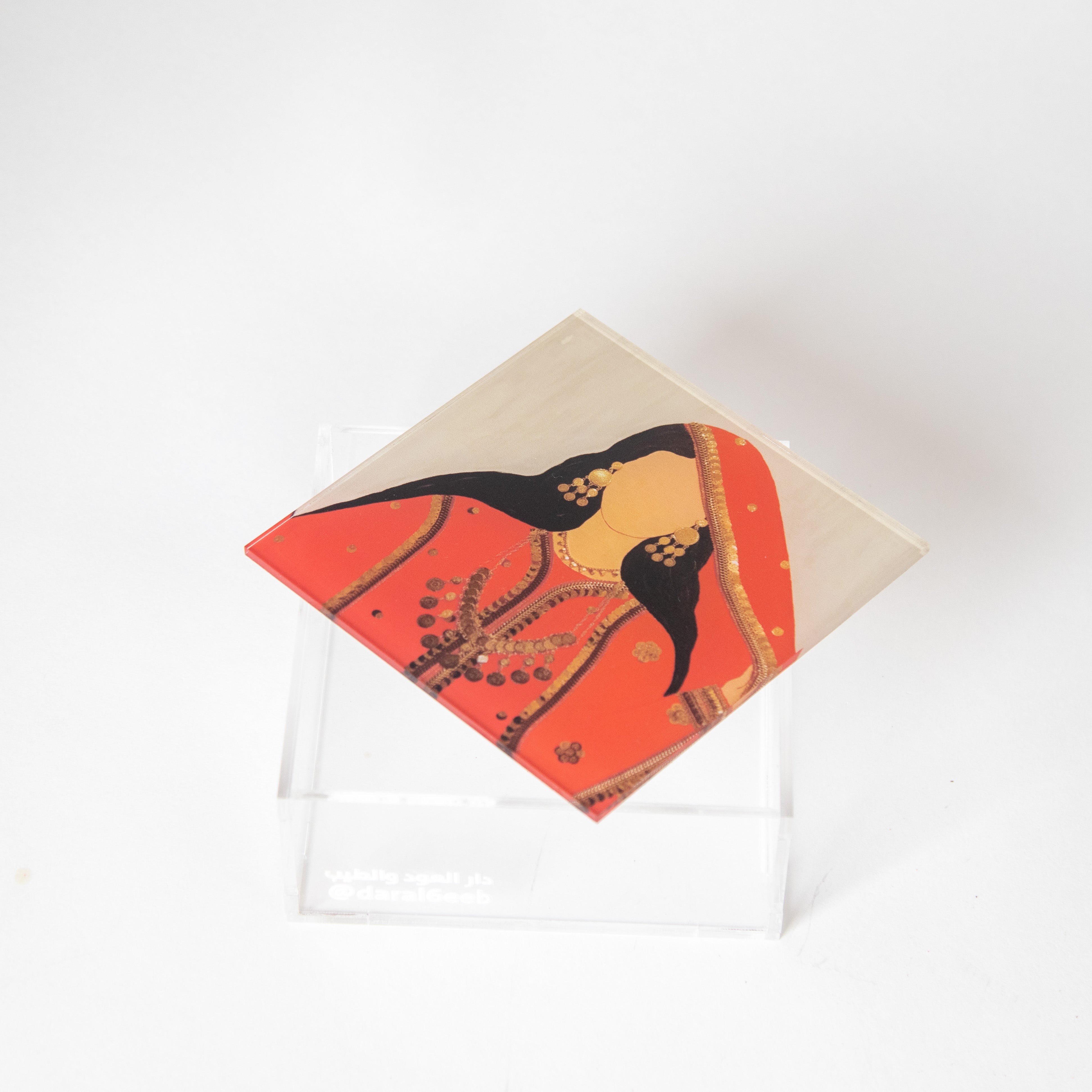 علب أكريلك برسم يدوي