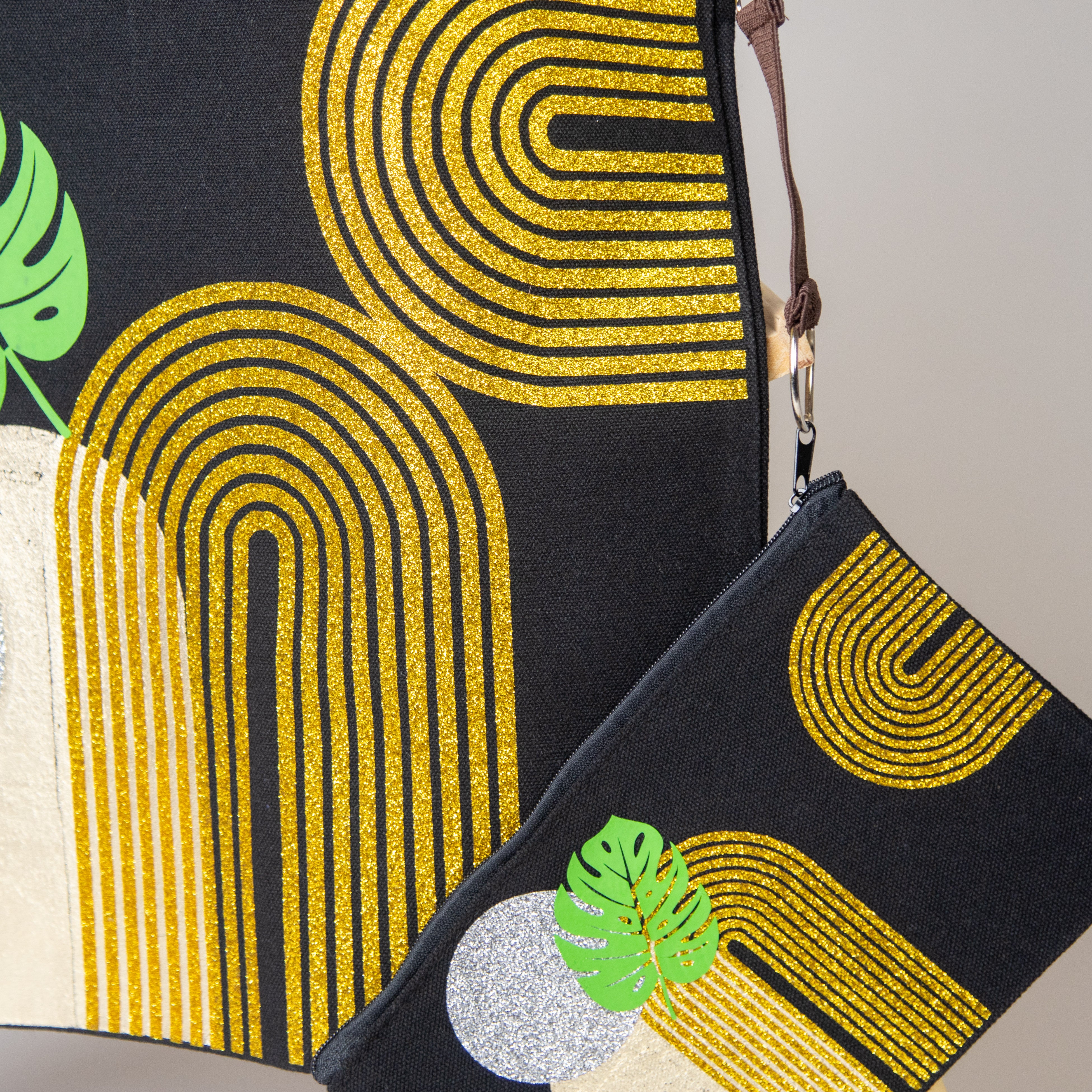 حقيبة سوداء مع محفظة