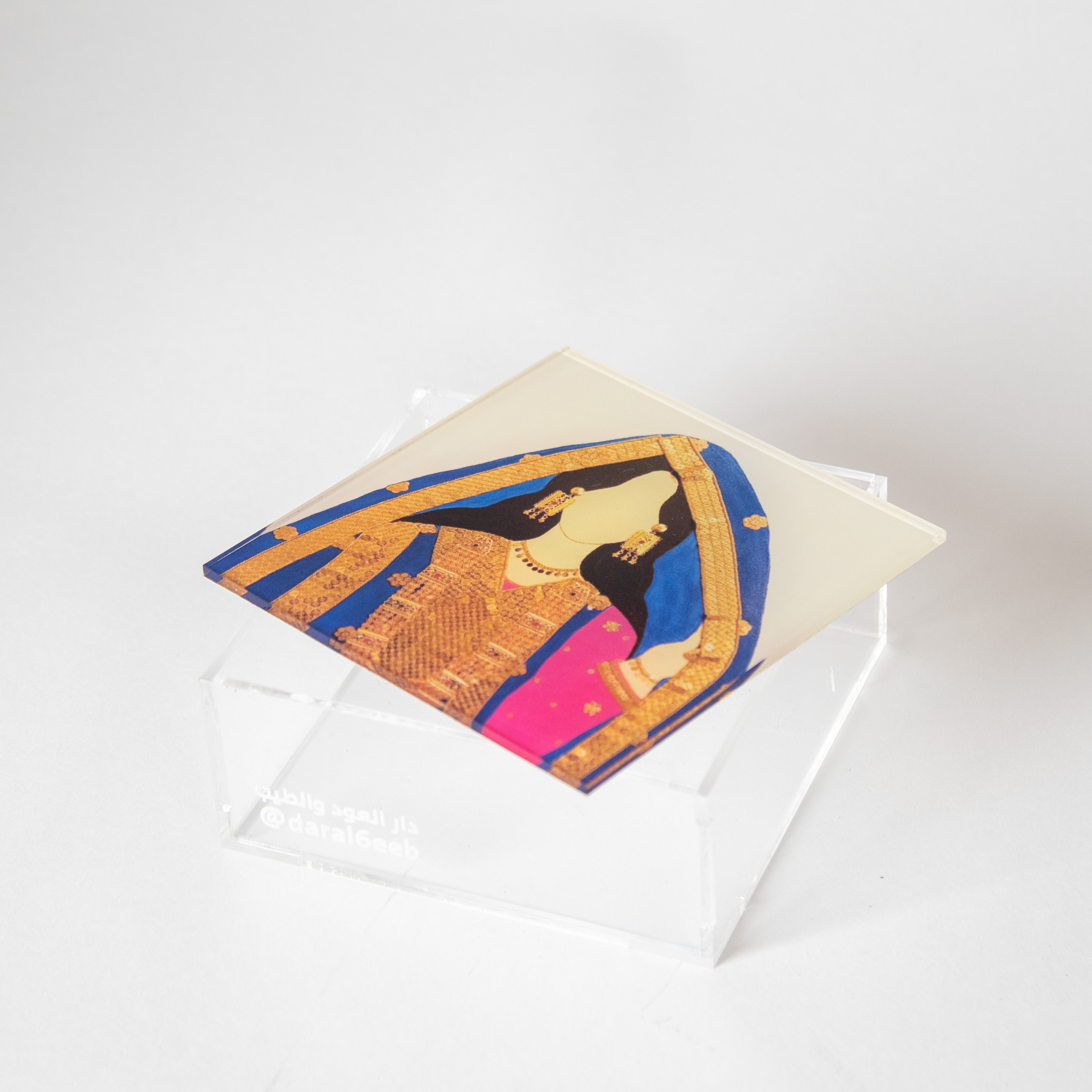 علب أكريلك برسم يدوي