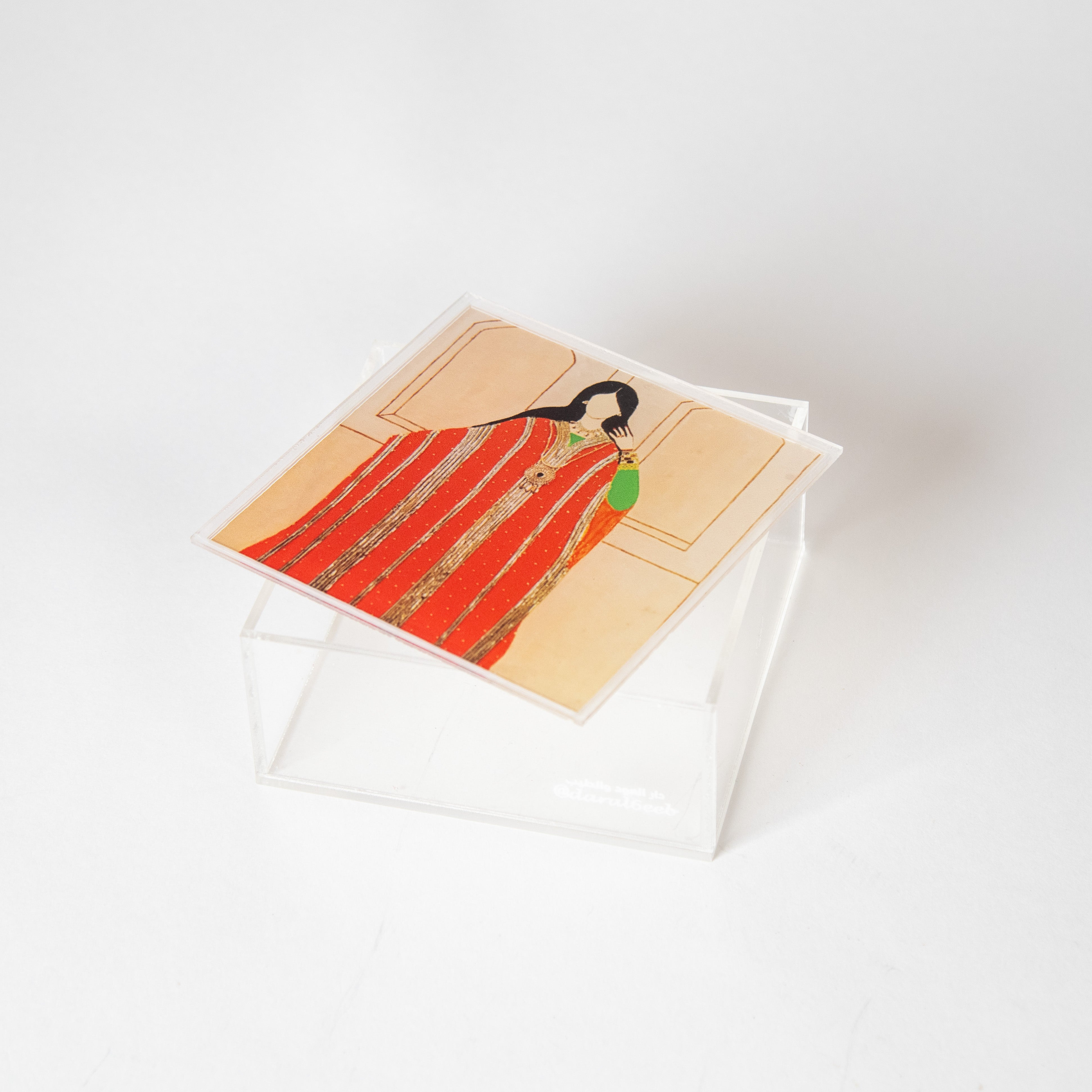 علب أكريلك برسم يدوي