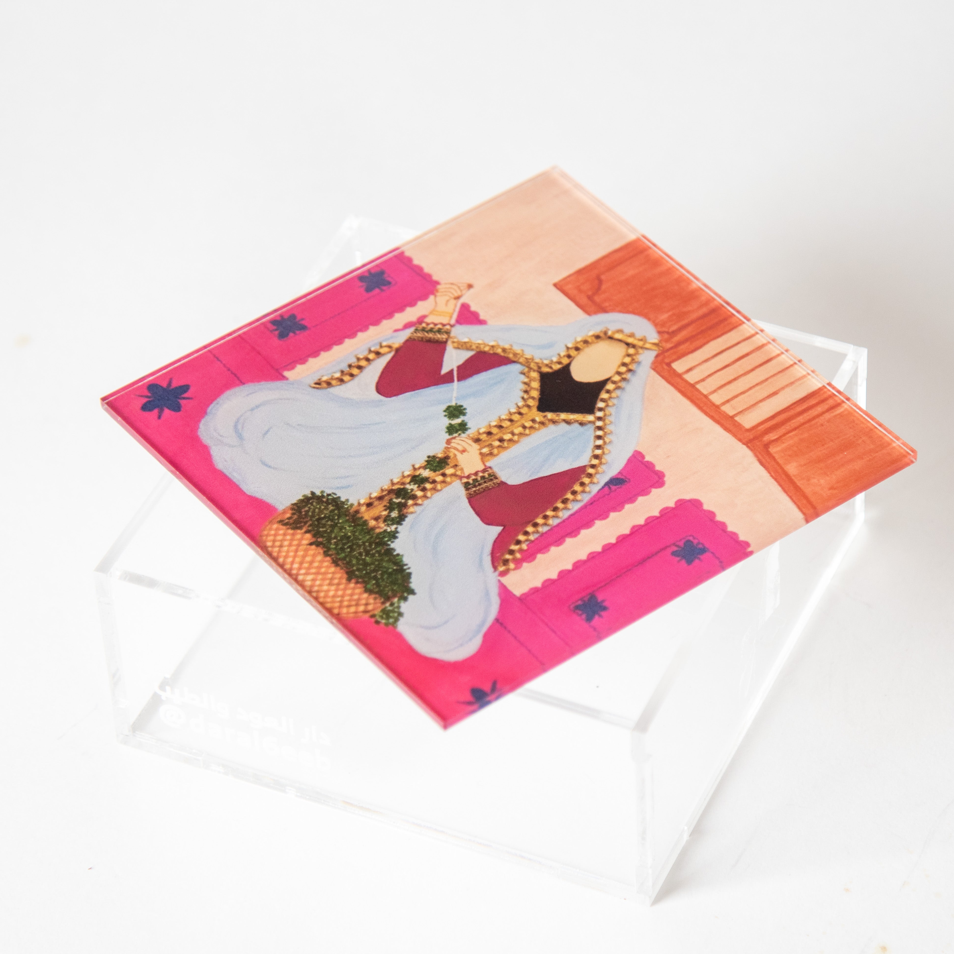 علب أكريلك برسم يدوي