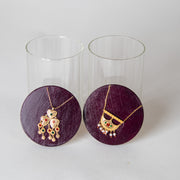 علب زجاجية بإكسسوار ذهبي