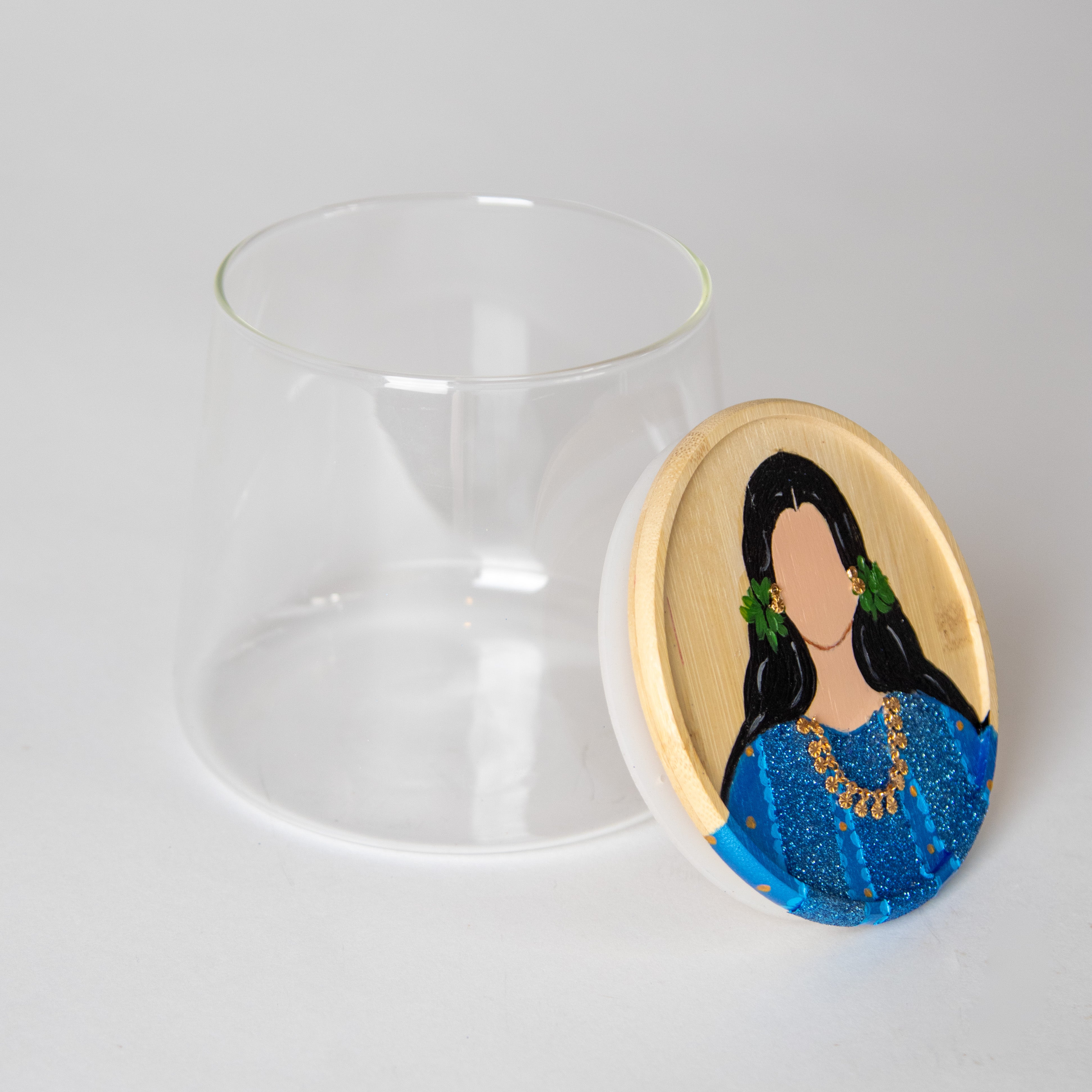 علب زجاجية برسم اليد