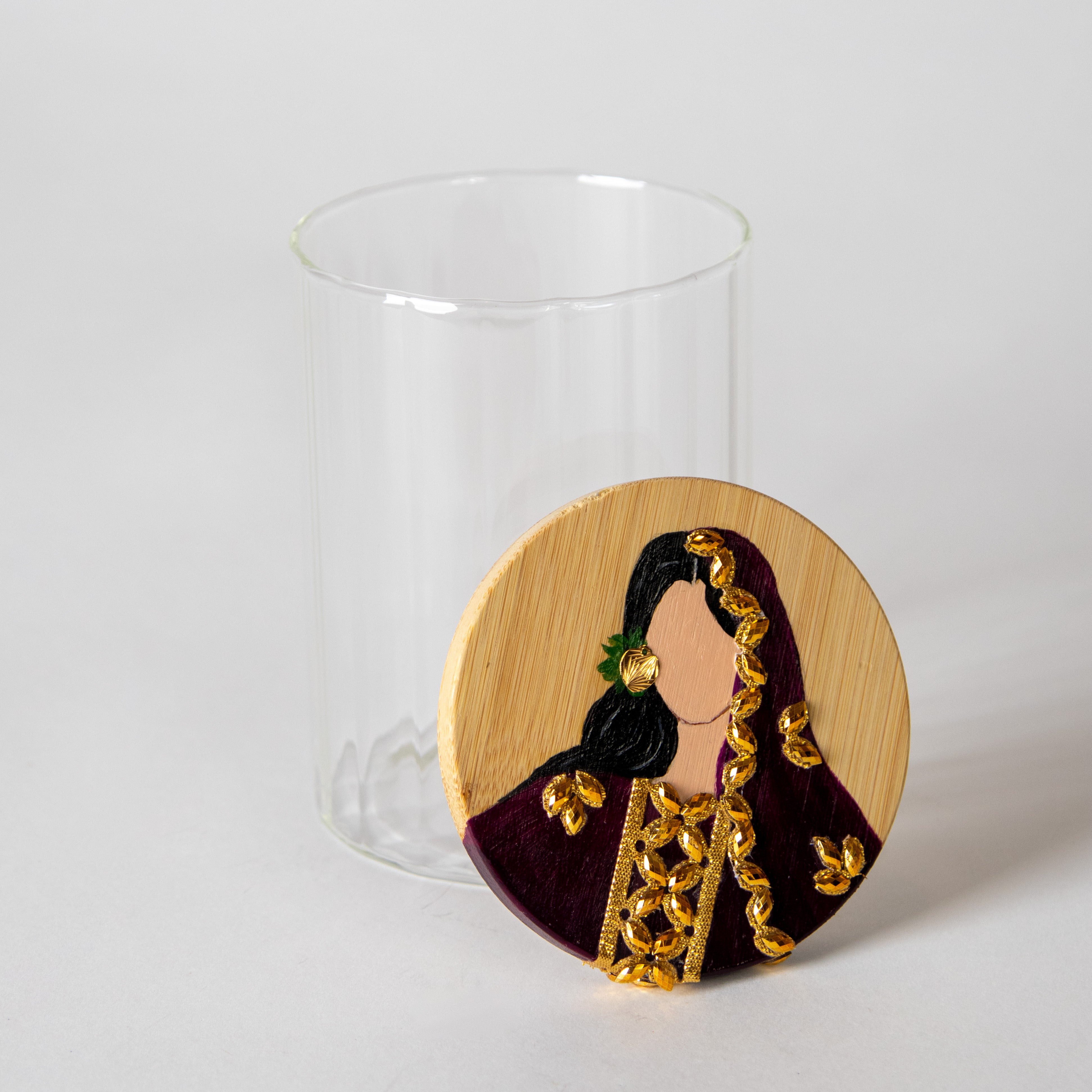 علب زجاجية برسم اليد