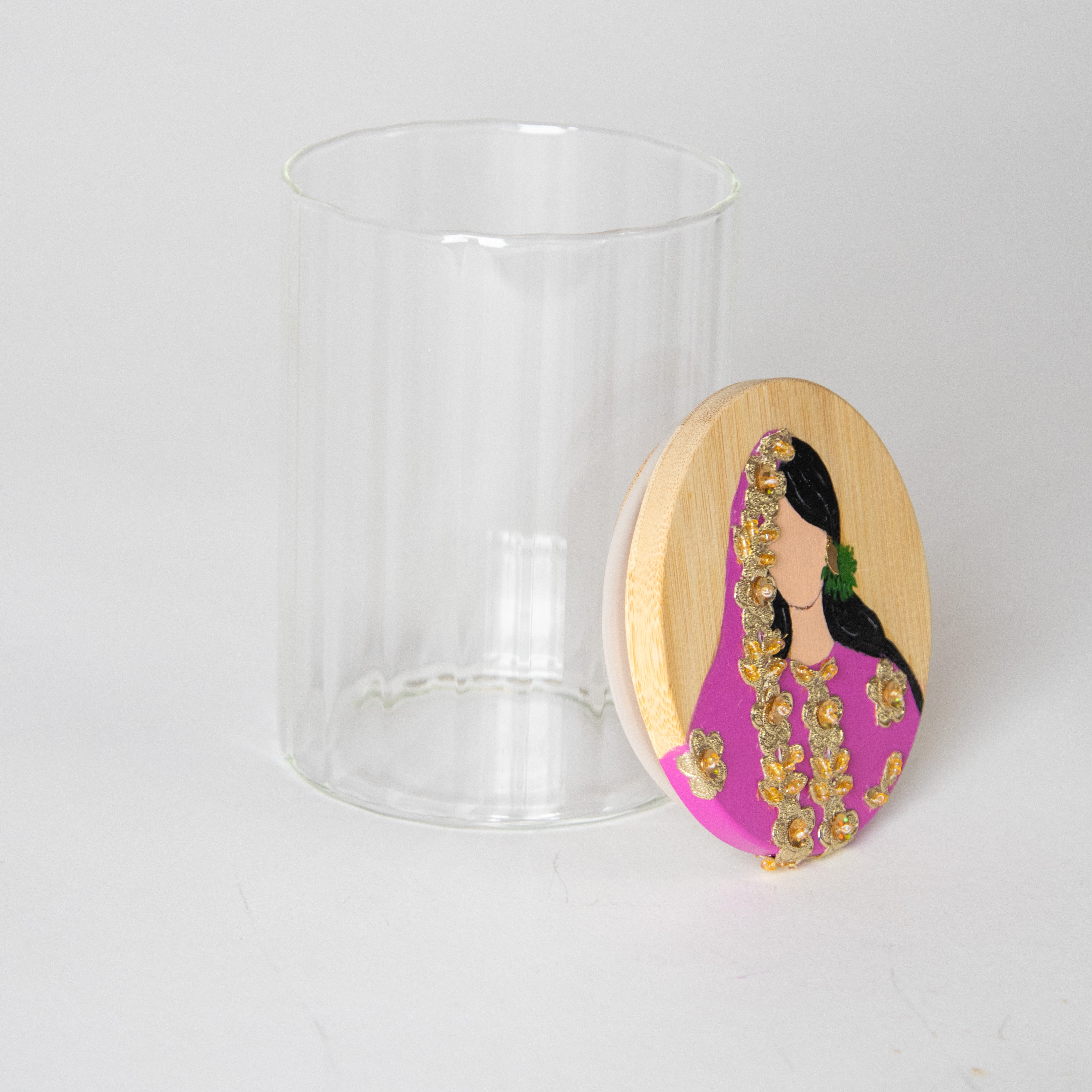 علب زجاجية برسم اليد