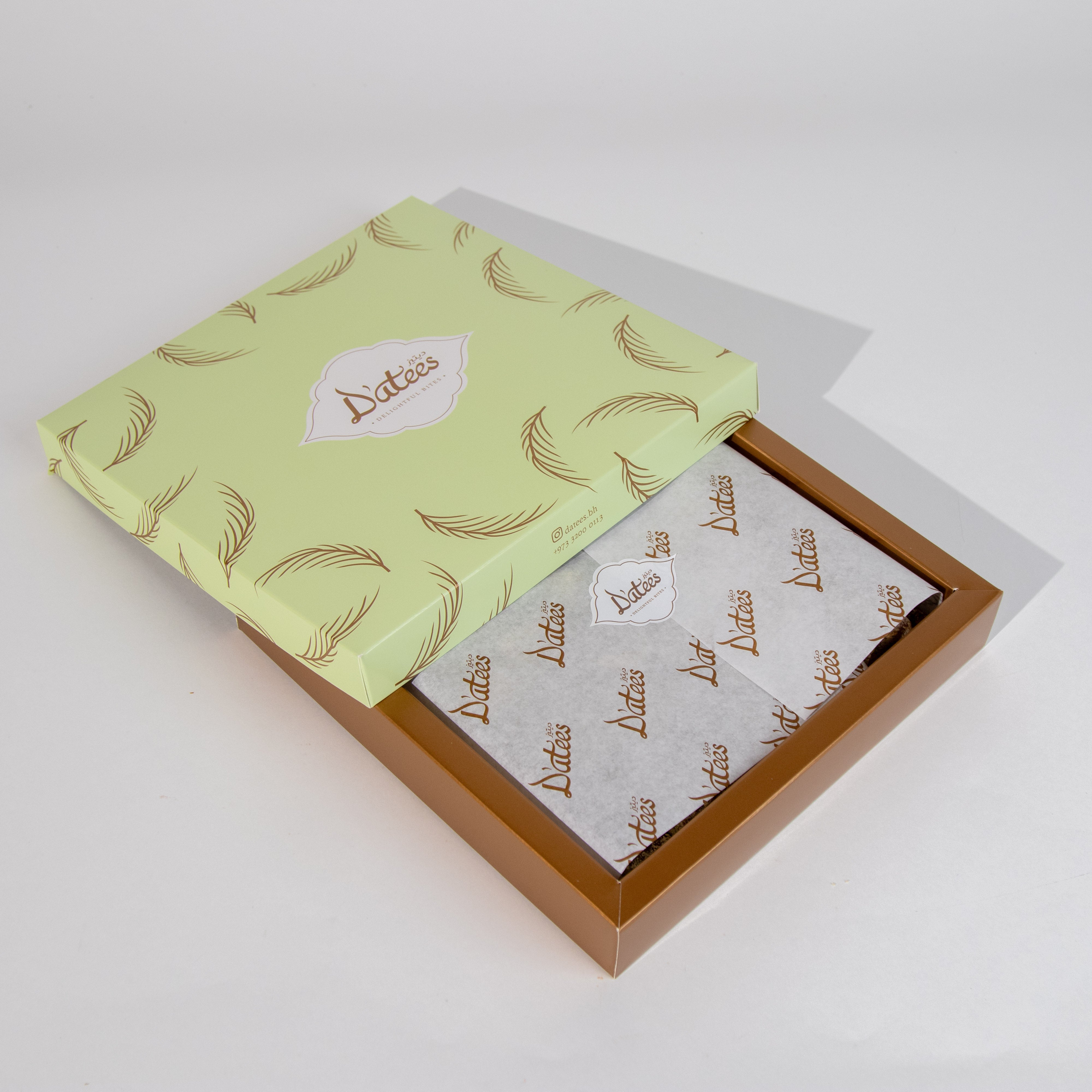 مكعبات التمر بالمكسرات