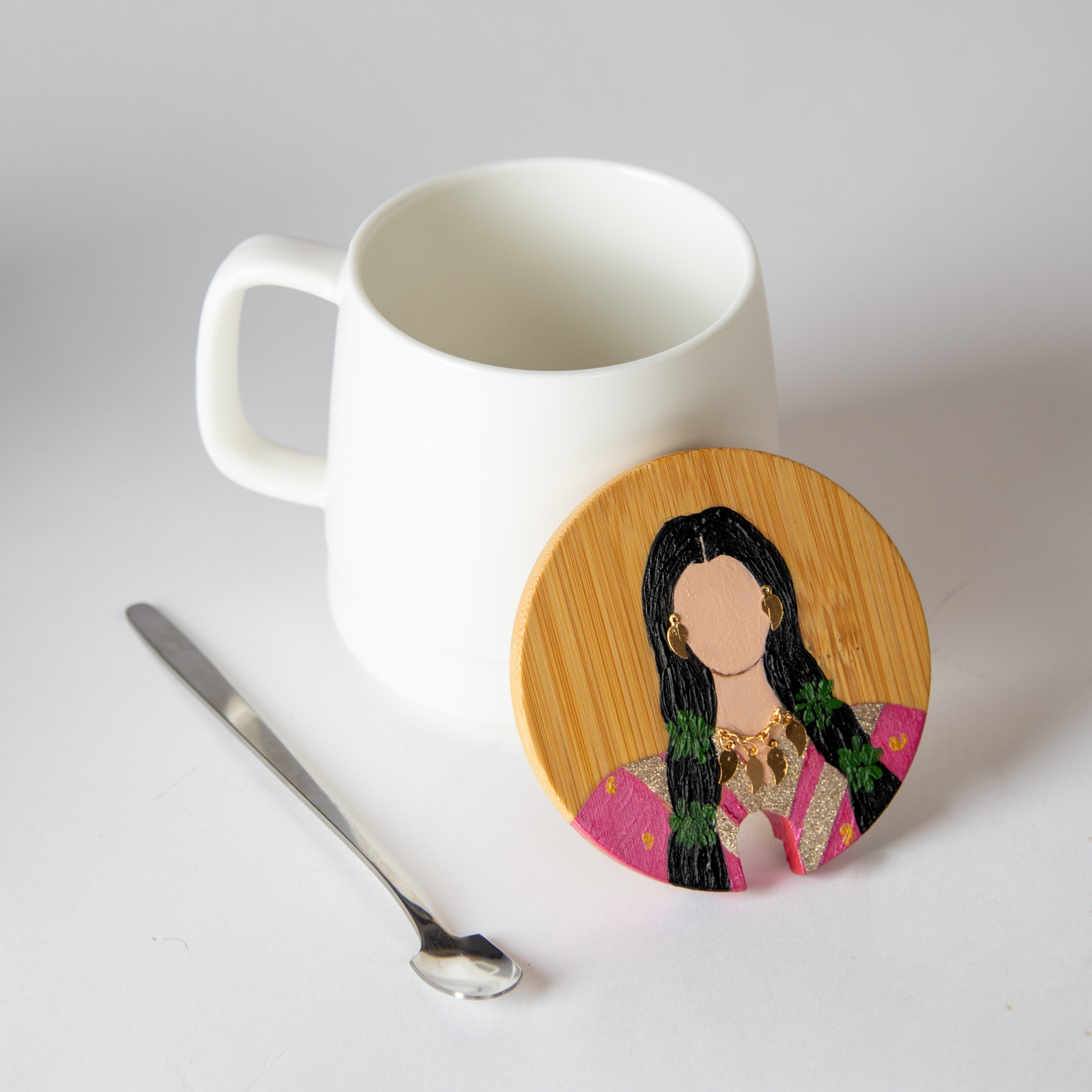 أكواب شاي بالرسم التراثي