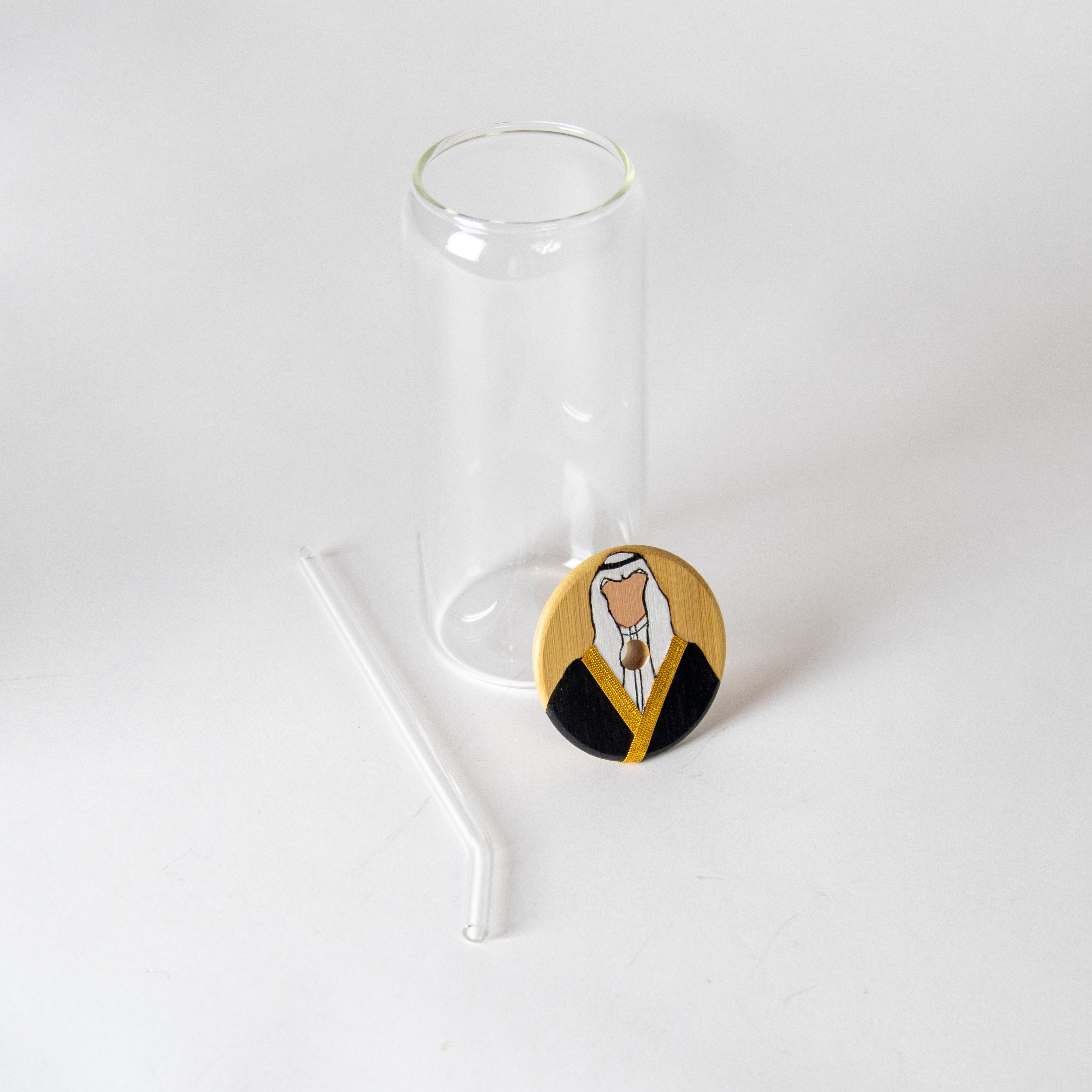 كأس زجاجي مع عود