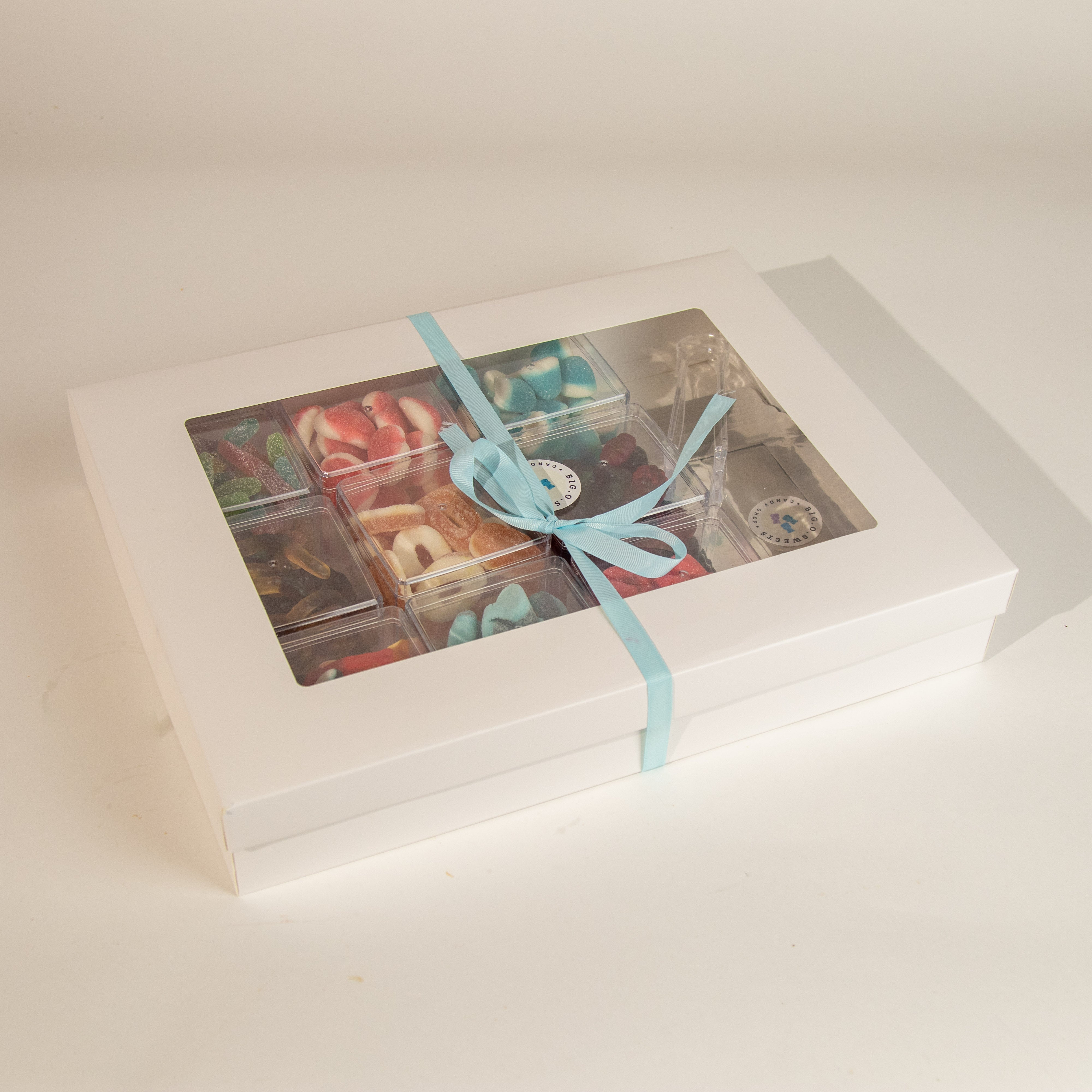 العلبة  العائلية الكبيرة من الحلويات