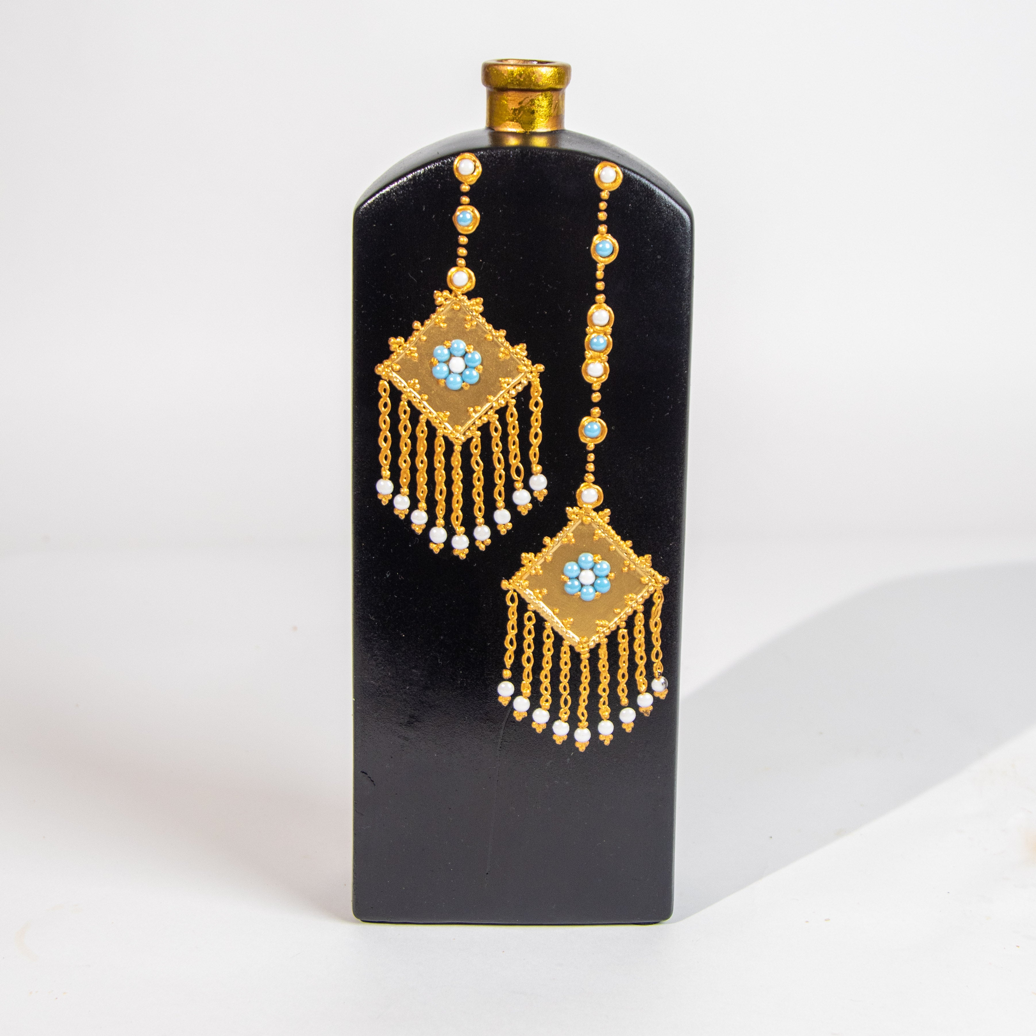 فازة سوداء طويلة