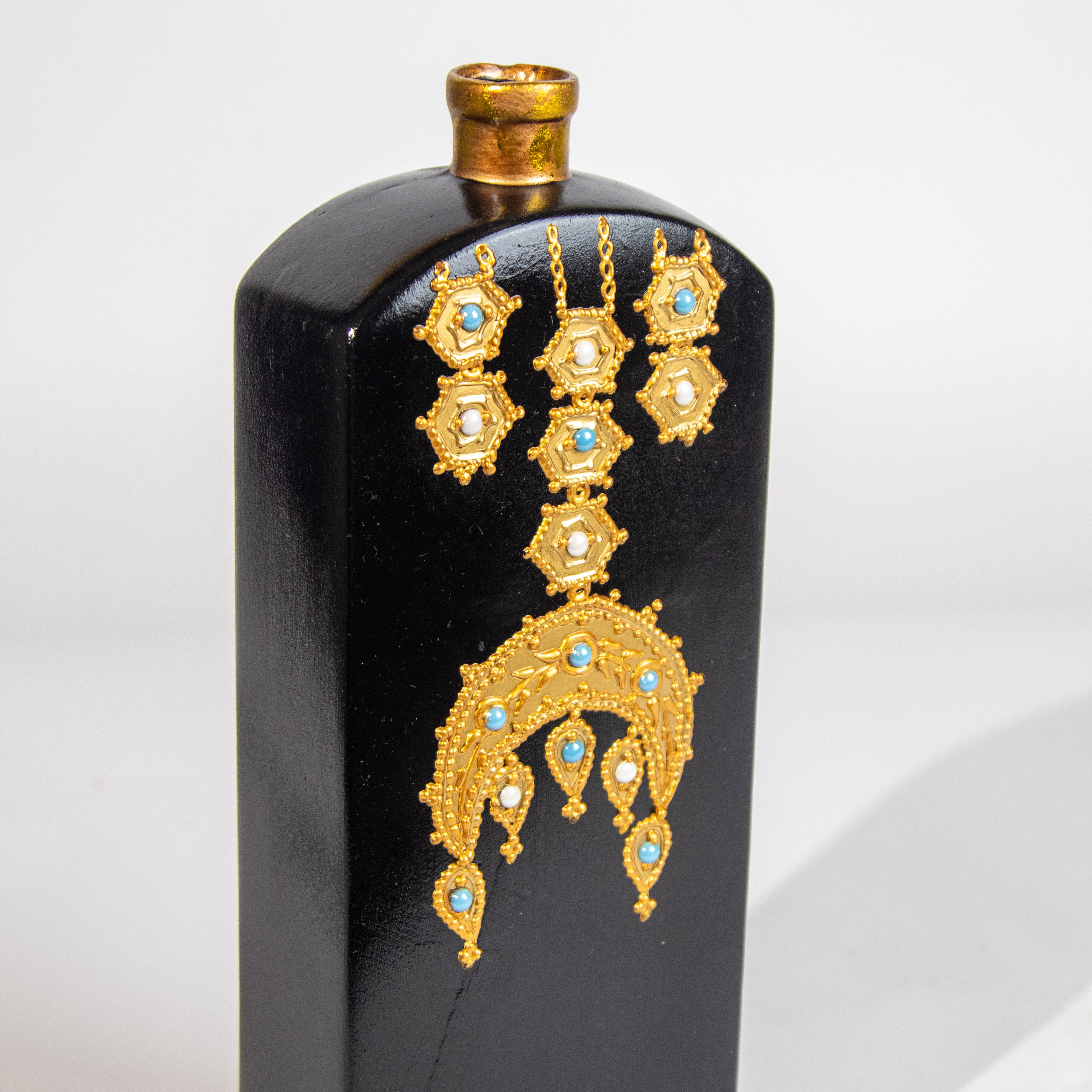 فازة سوداء طويلة