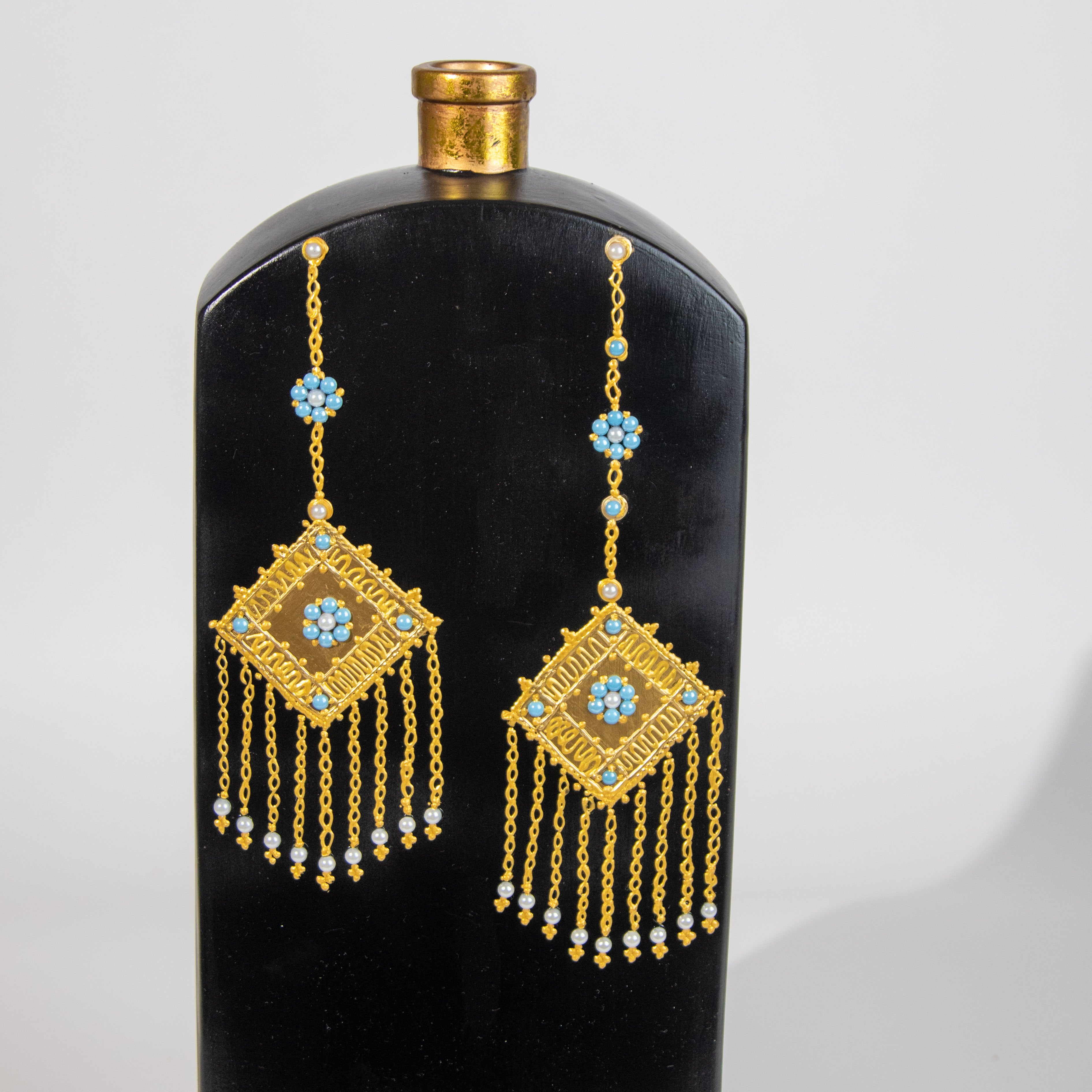 فازة سوداء كبيرة