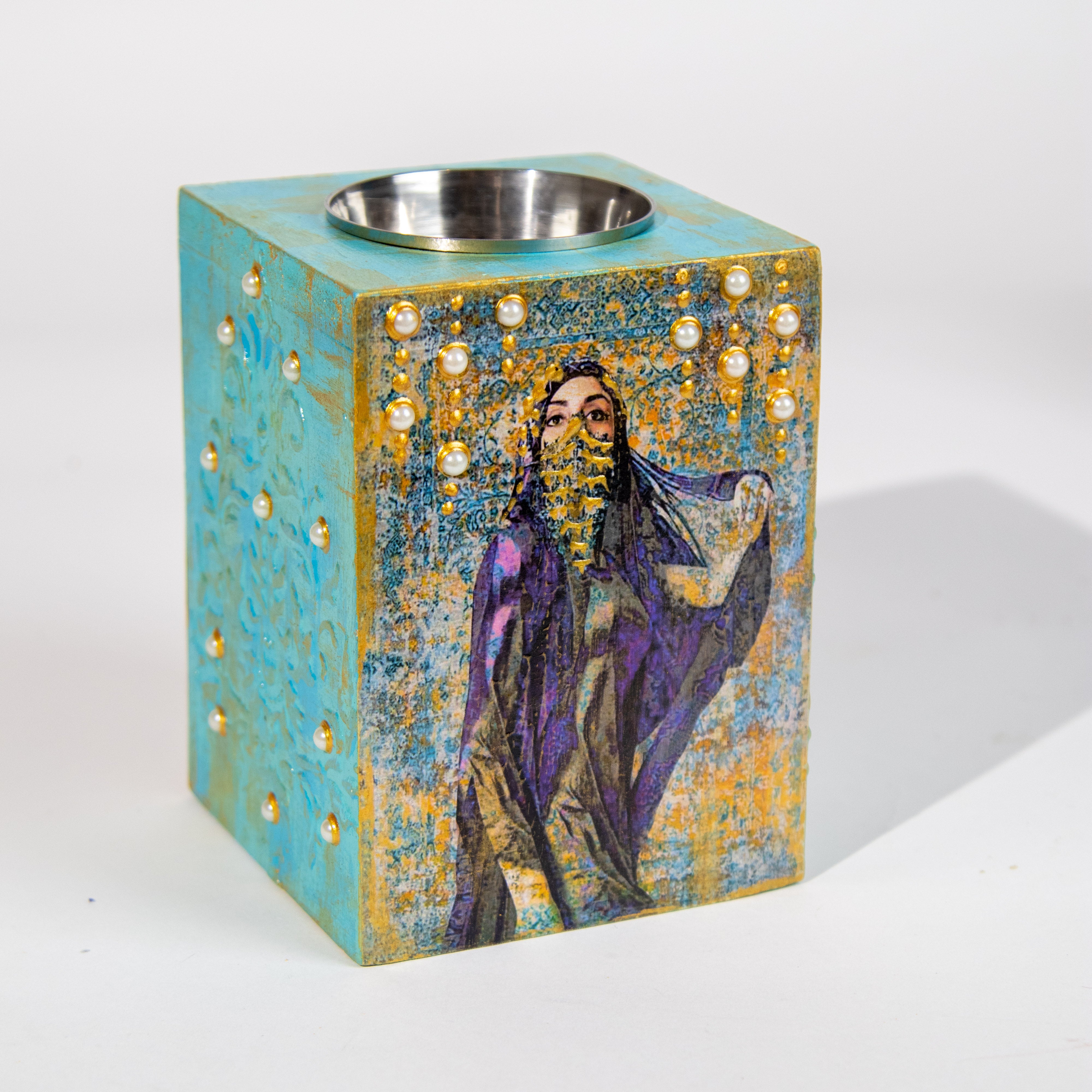 مبخر خشب برسم يدوي