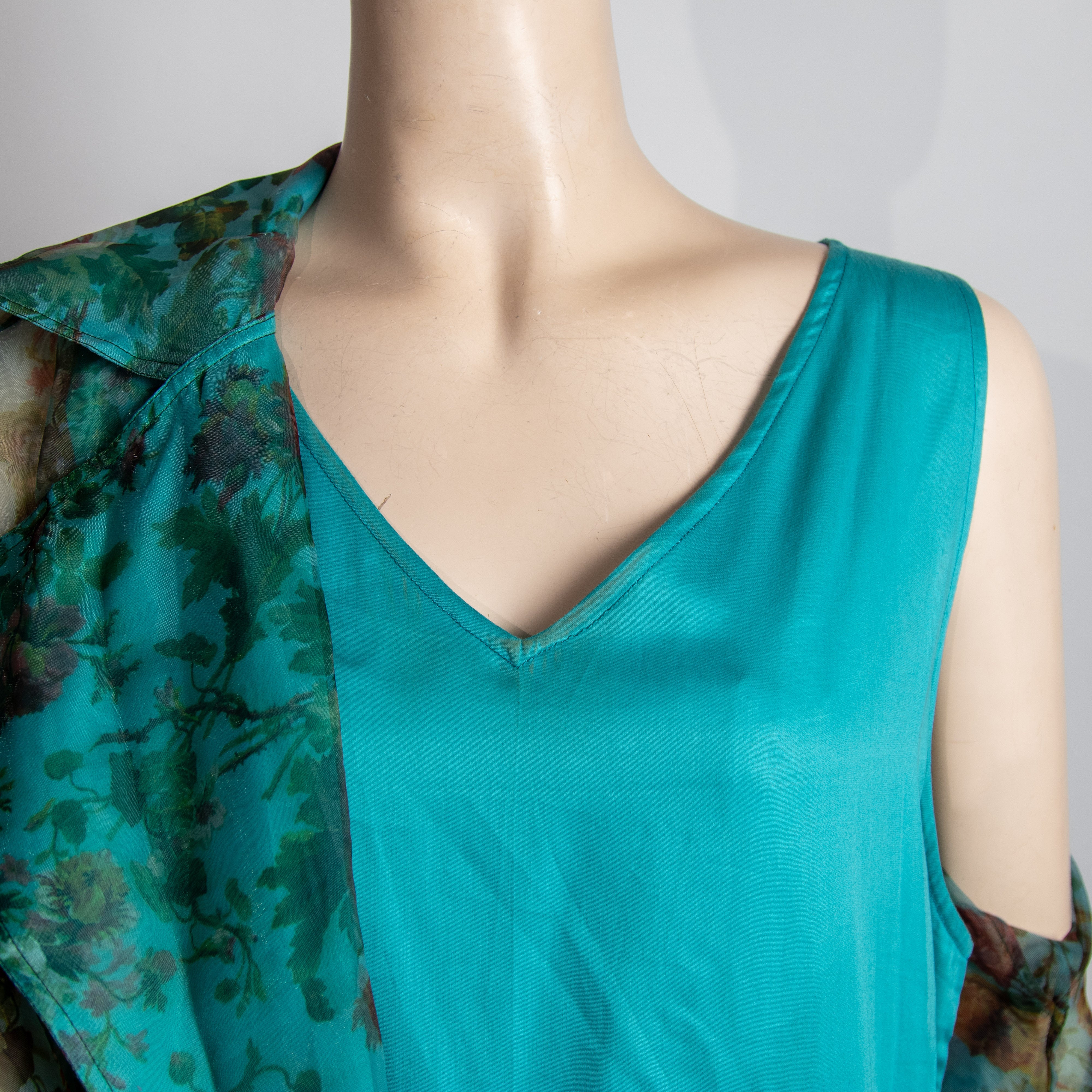 فستان مع حزام باللون التركوازي