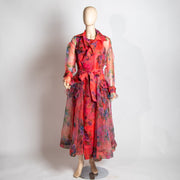 فستان مع حزام أحمر