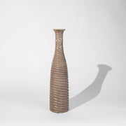 فازة فخار باللون الرمادي