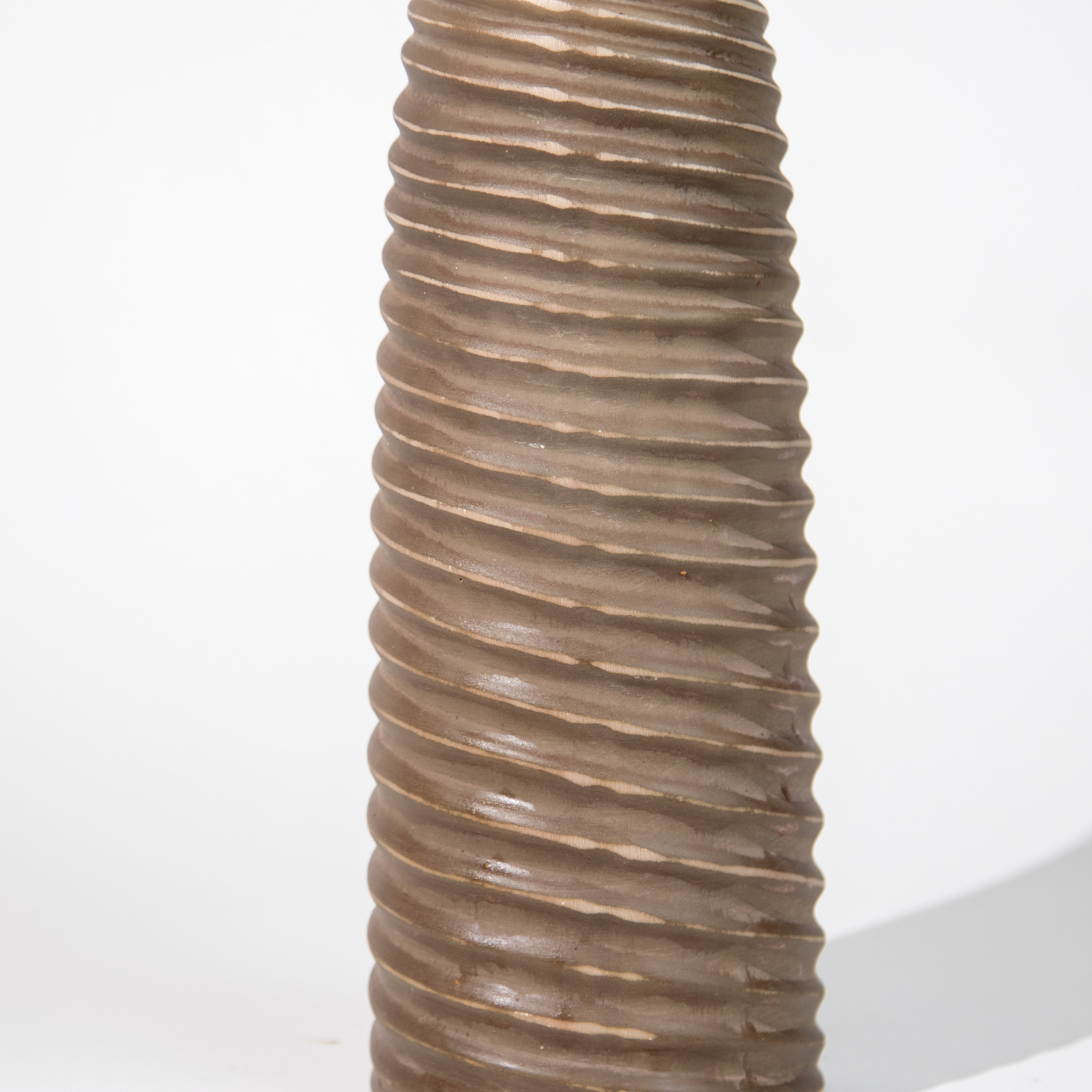 فازة فخار باللون الرمادي