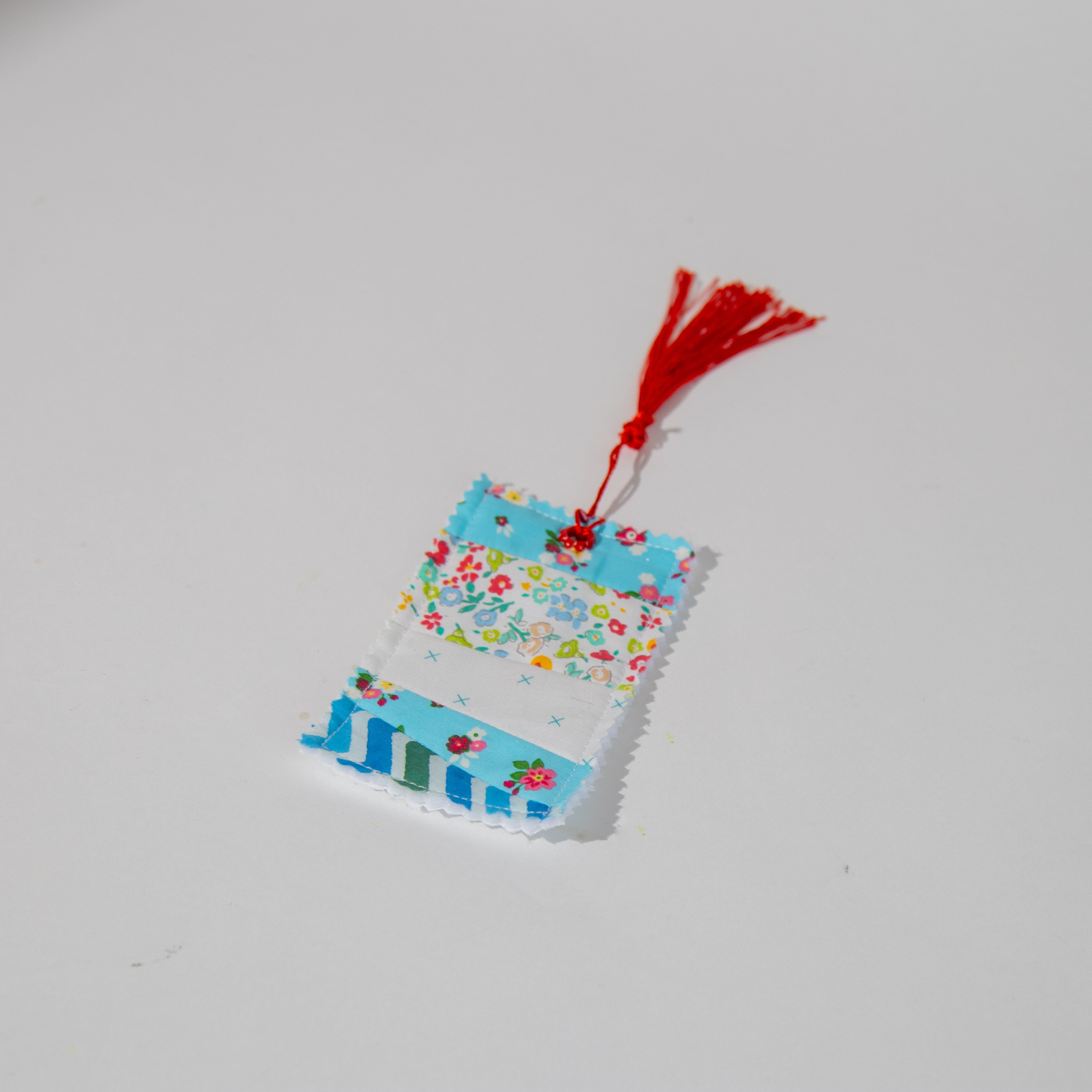 فواصل كتاب قماشية