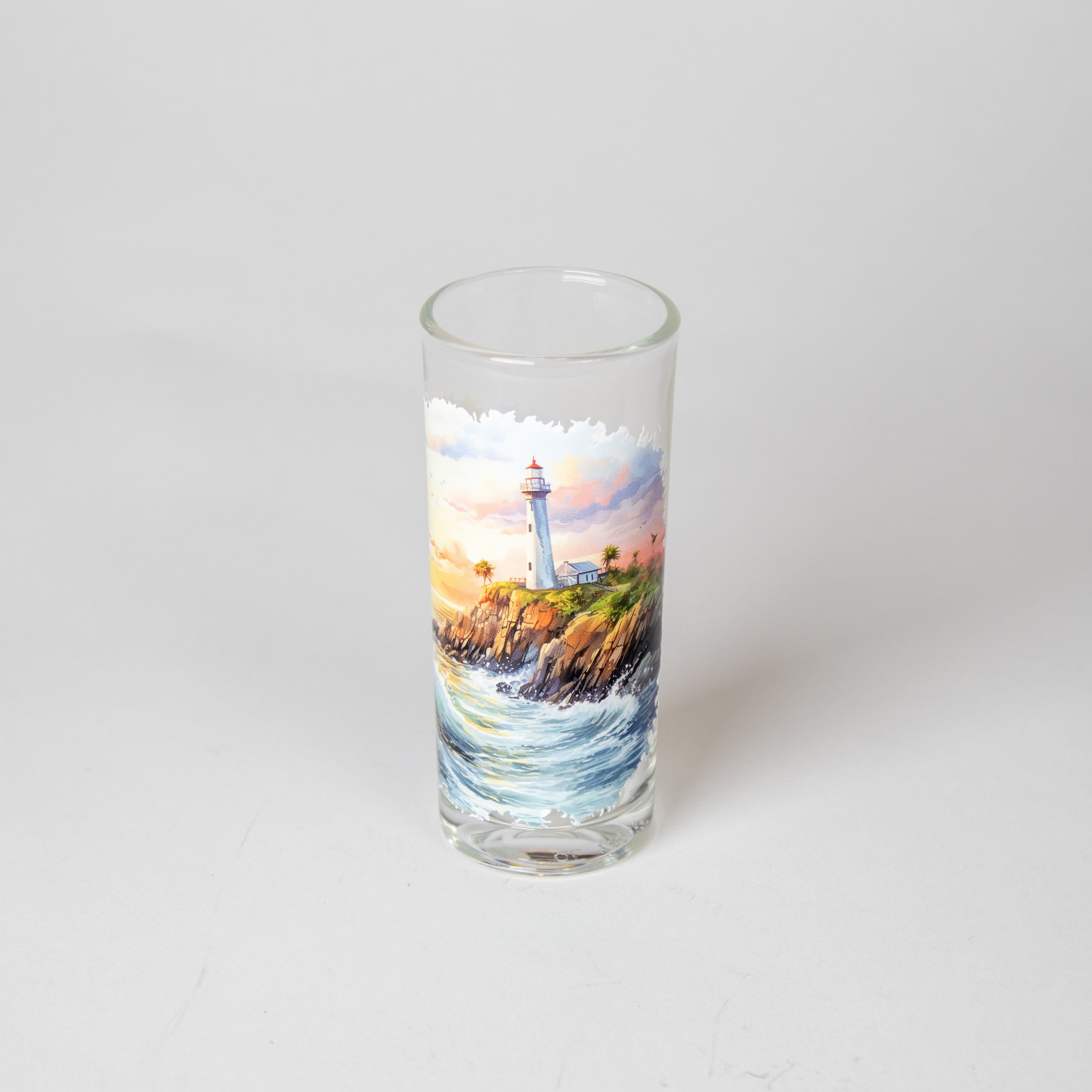 كأس زجاجي برسمة المنارة