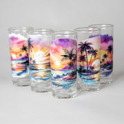 كأس زجاجي برسمة الغروب