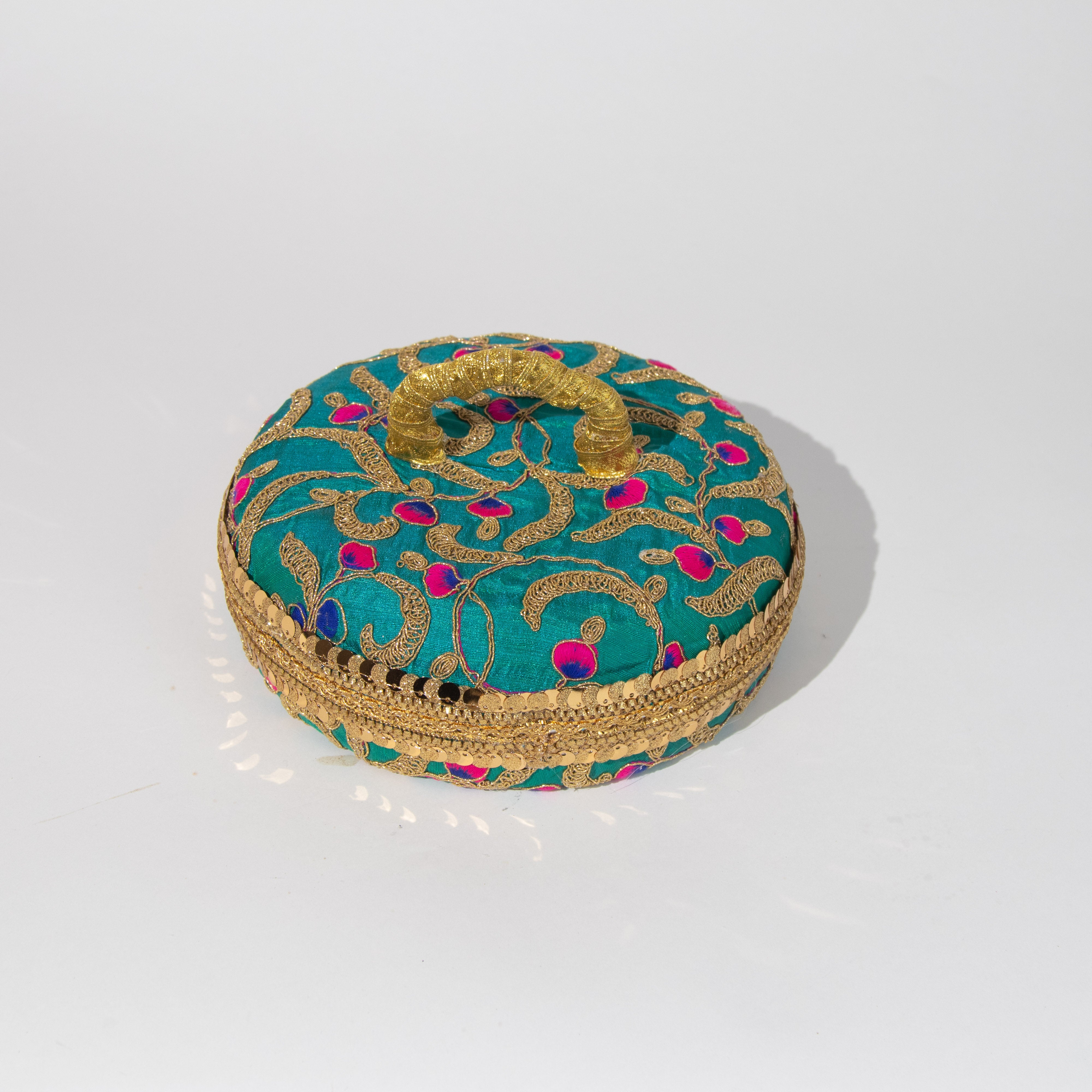 ملة كبيرة مع غطاء ومسكة