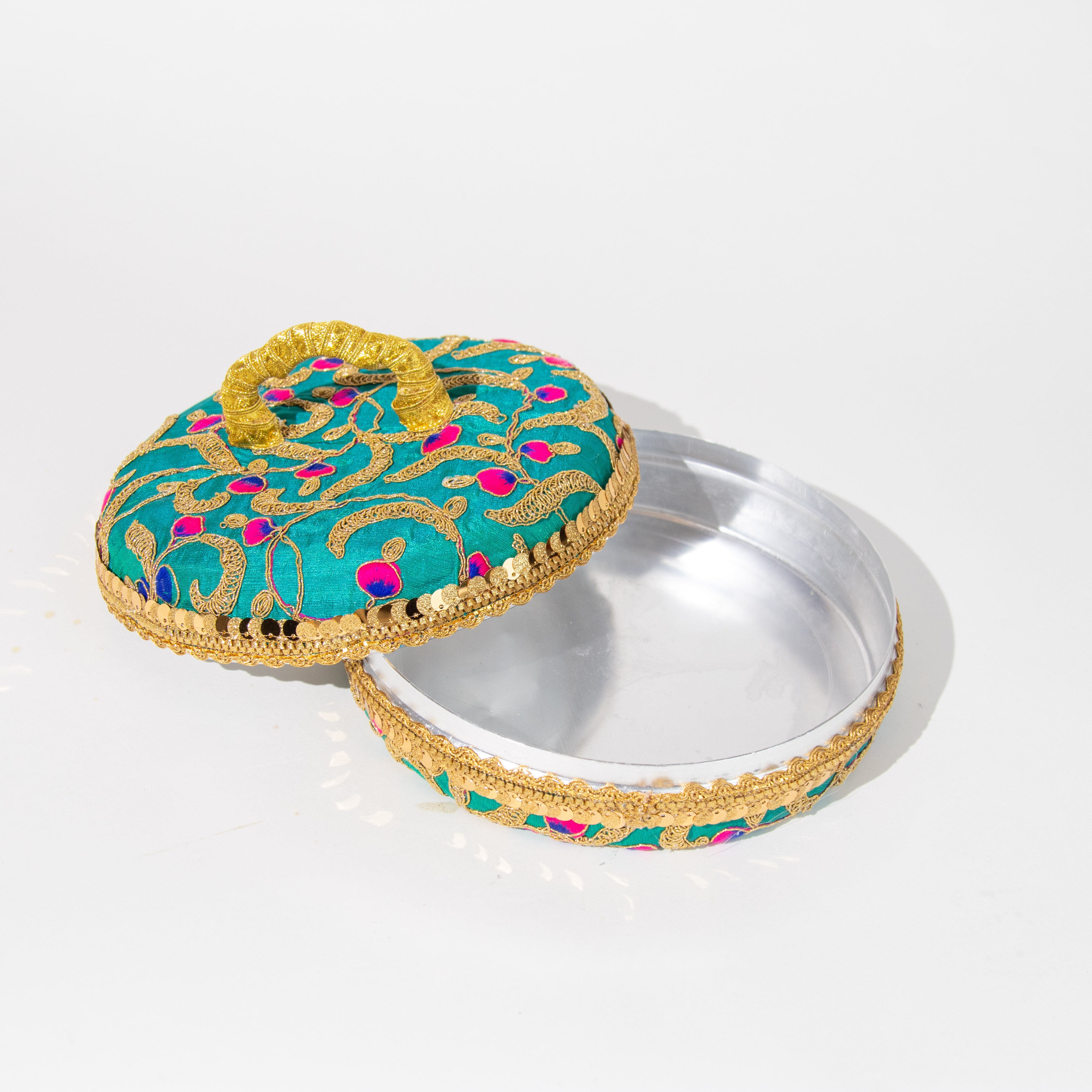 ملة كبيرة مع غطاء ومسكة