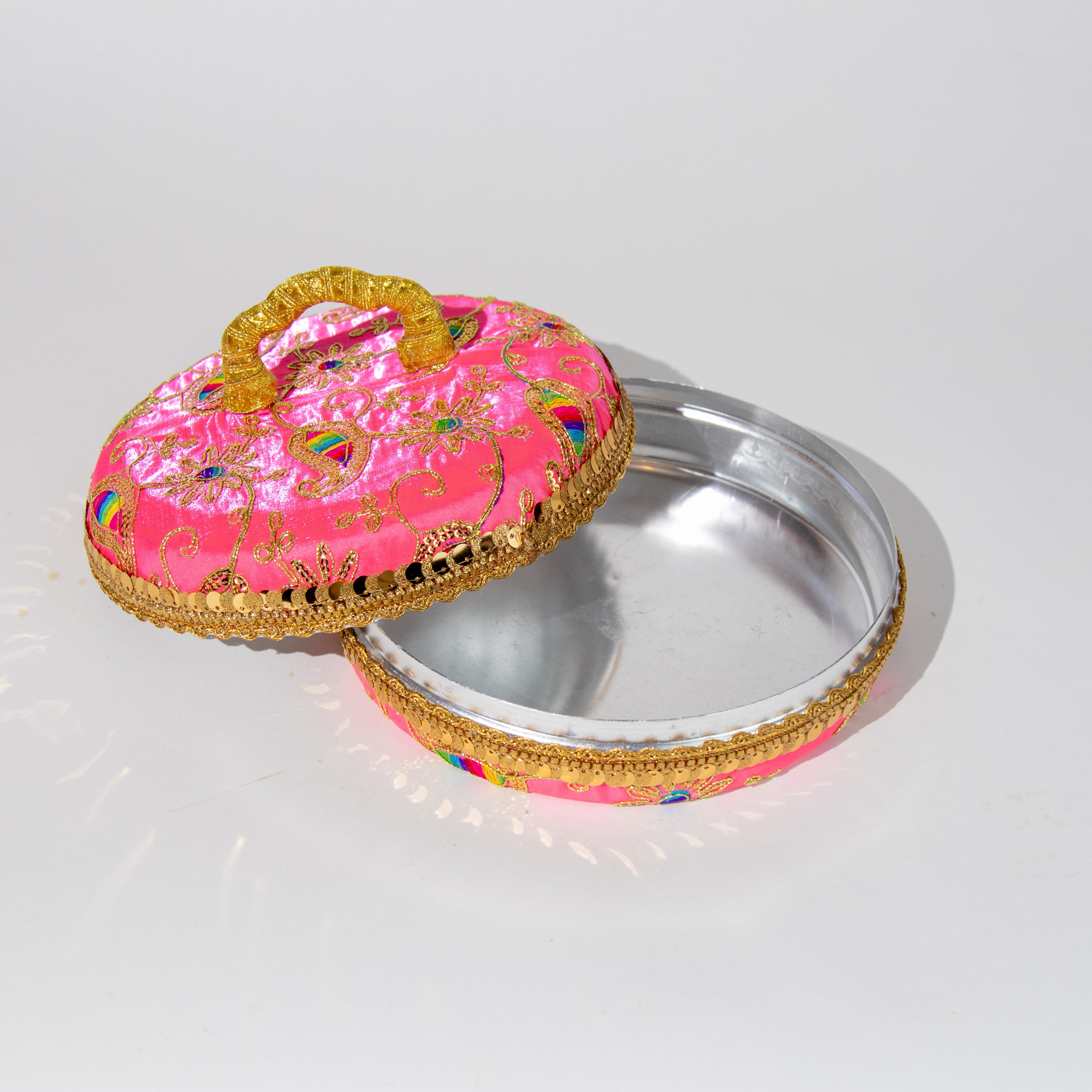 ملة كبيرة مع غطاء ومسكة