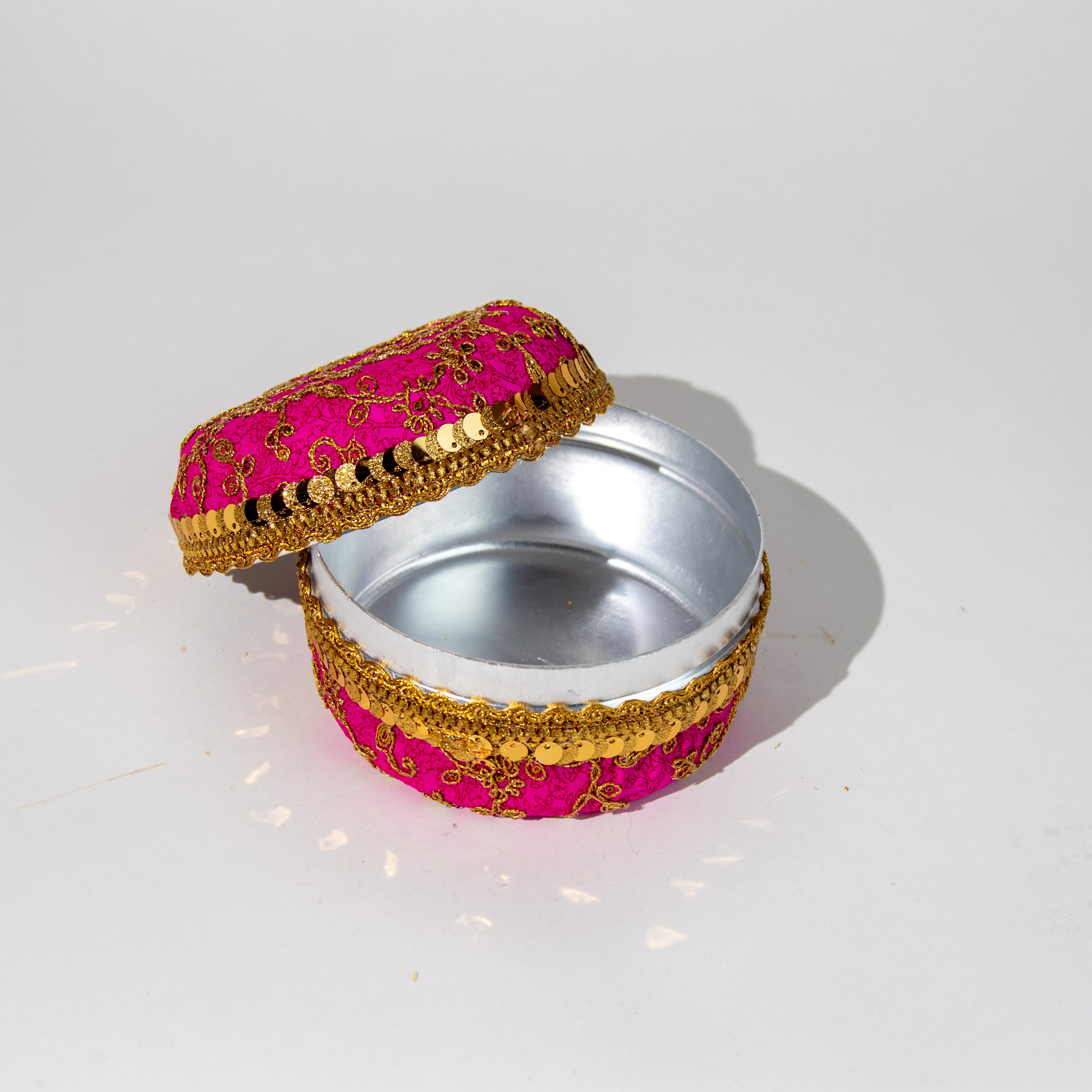 ملة صغيرة مع غطاء