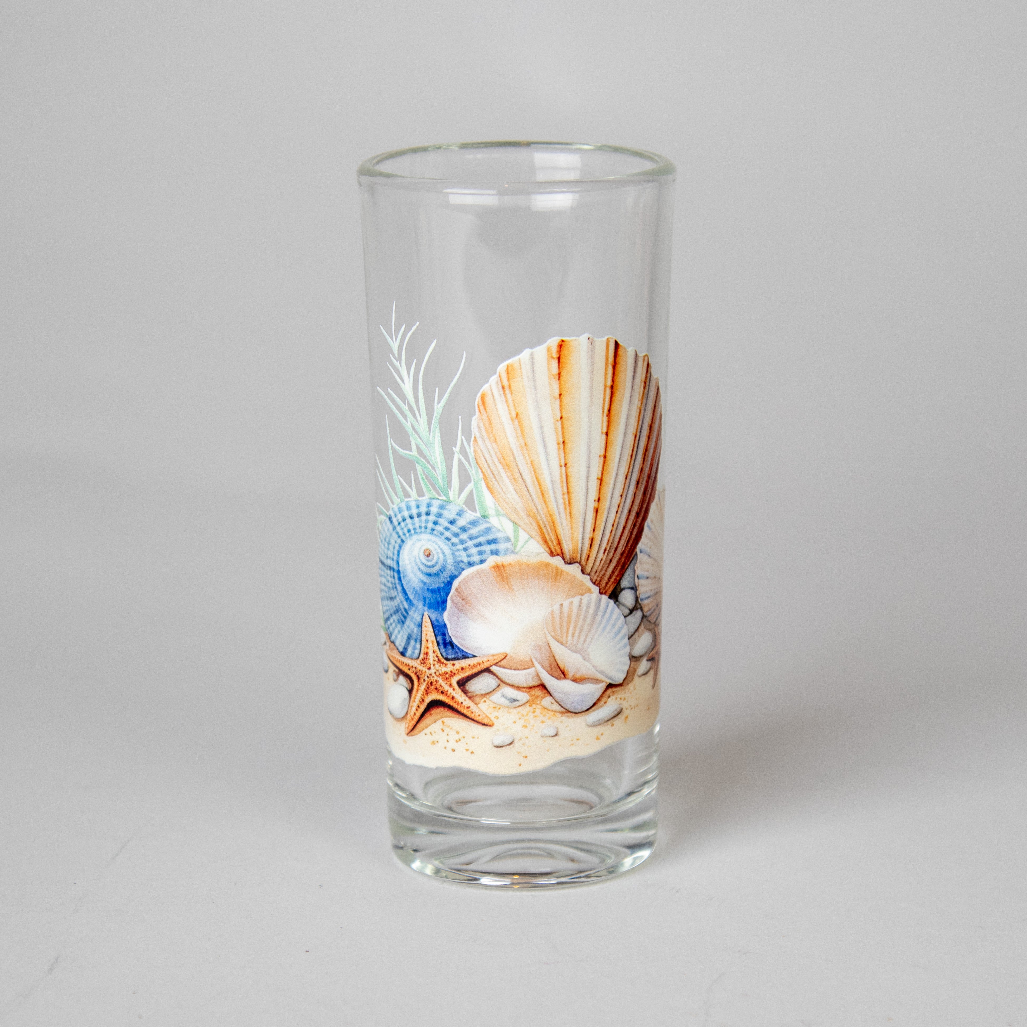 كأس زجاجي برسمة الصدف