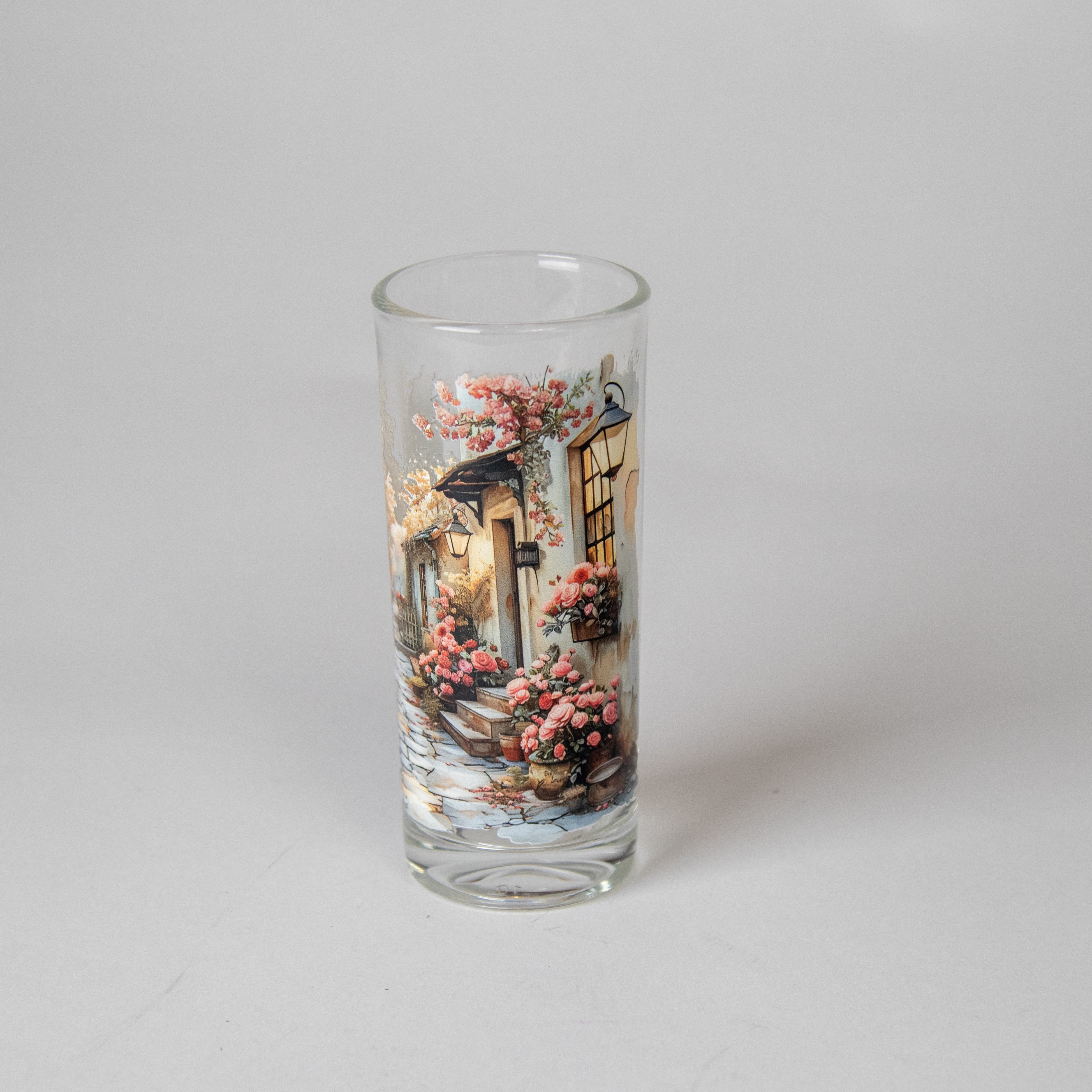 كأس زجاجي برسمة الطبيعة