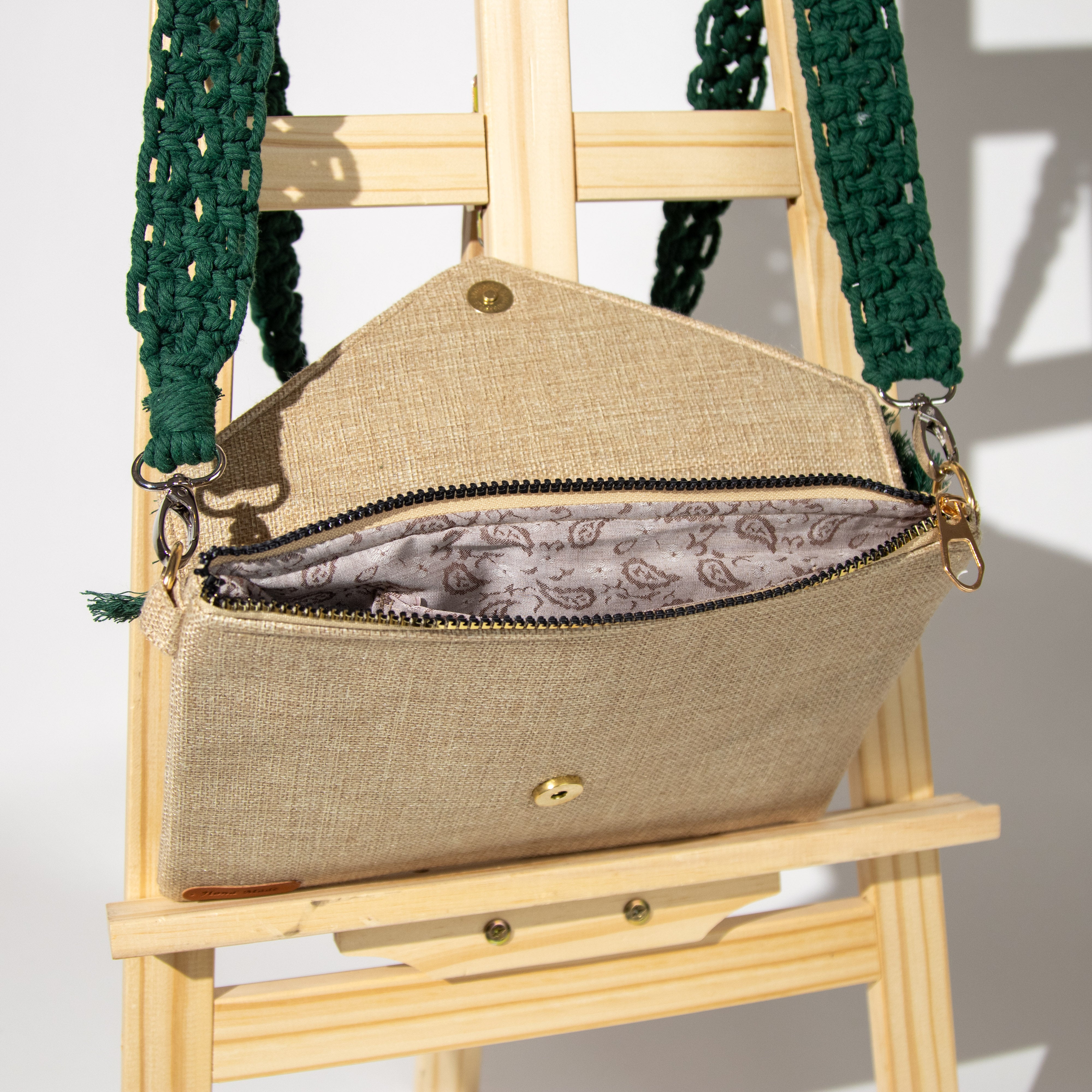 شنطة خيش بحزام مكرمية عريض