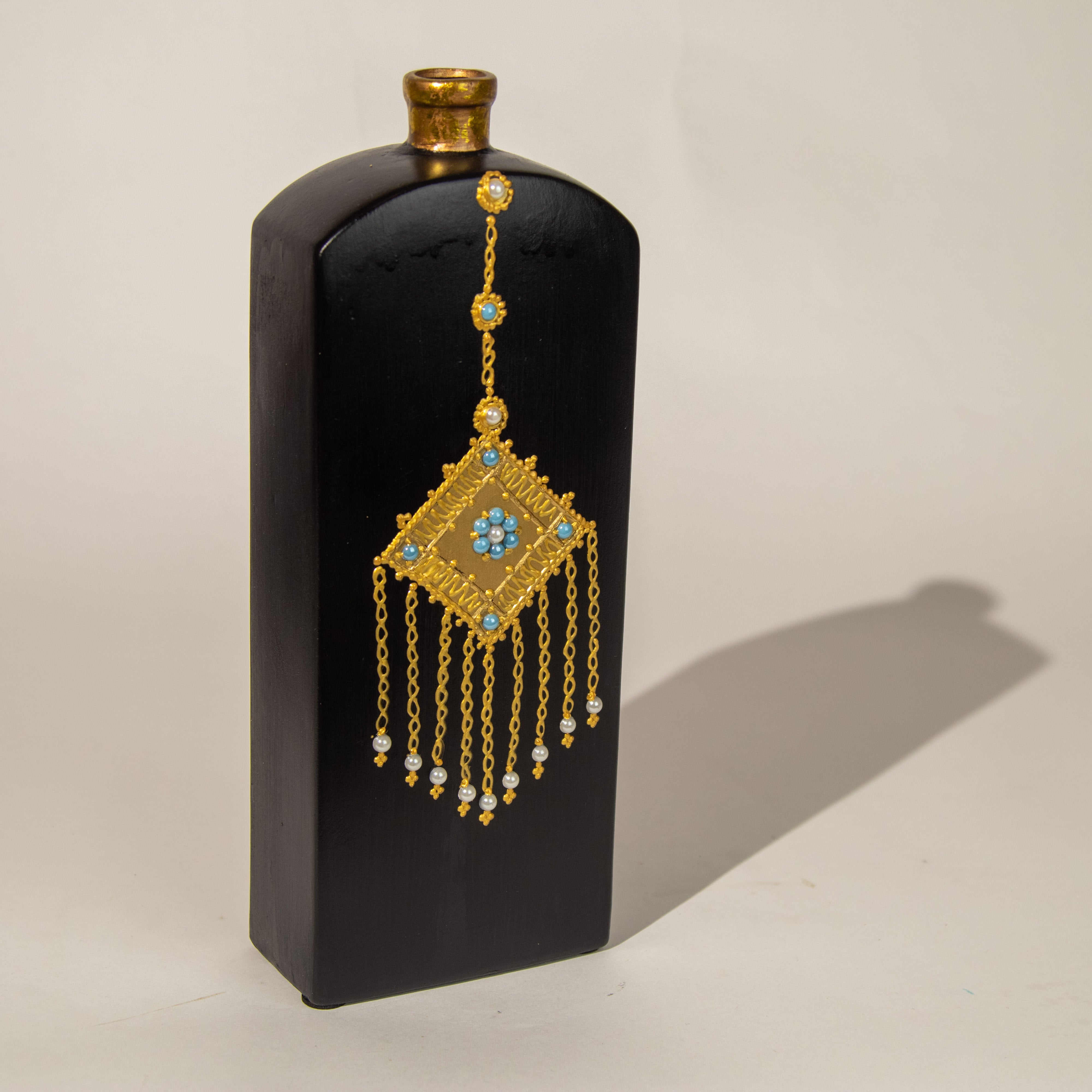 فازة سوداء طويلة