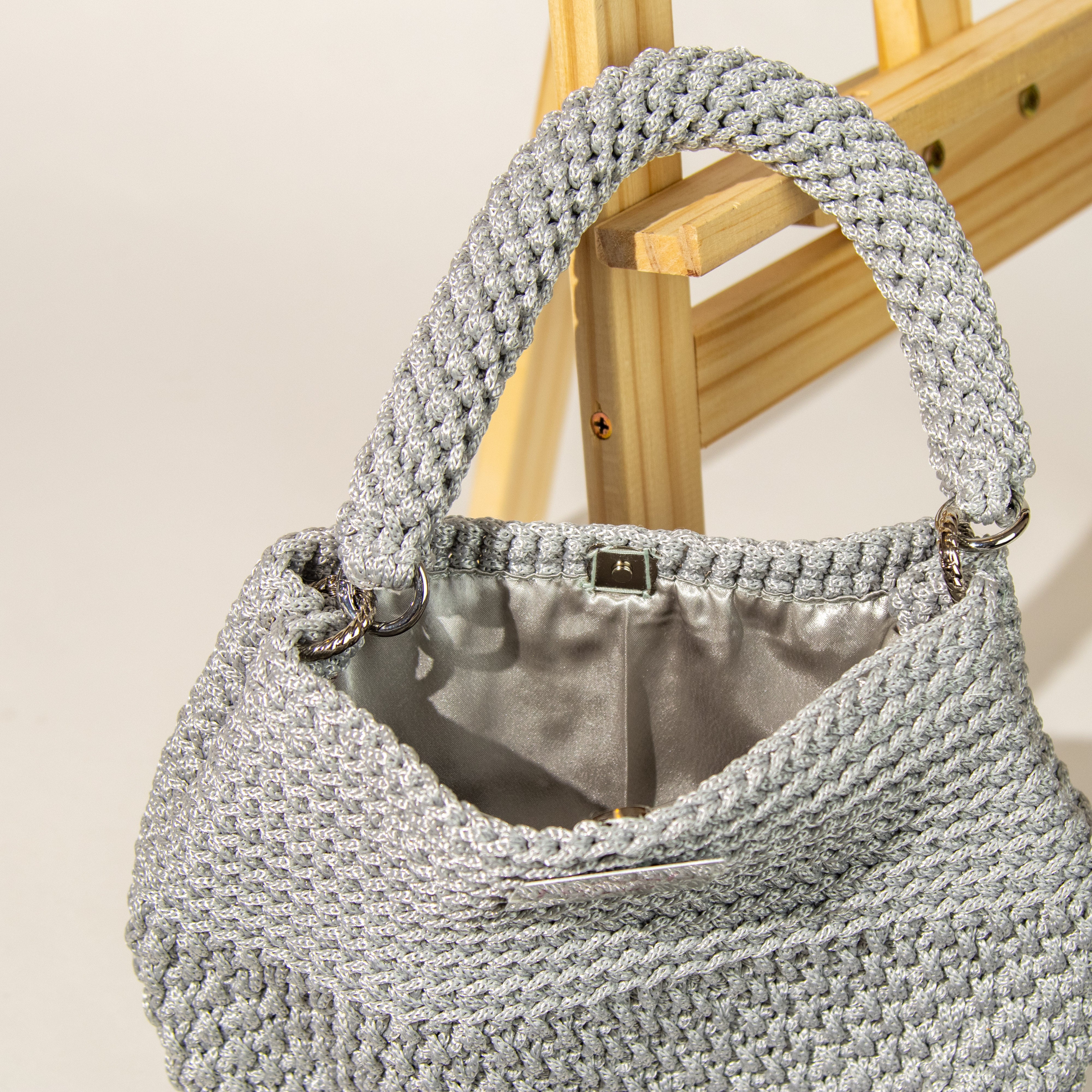 شنطة يد مكرمية