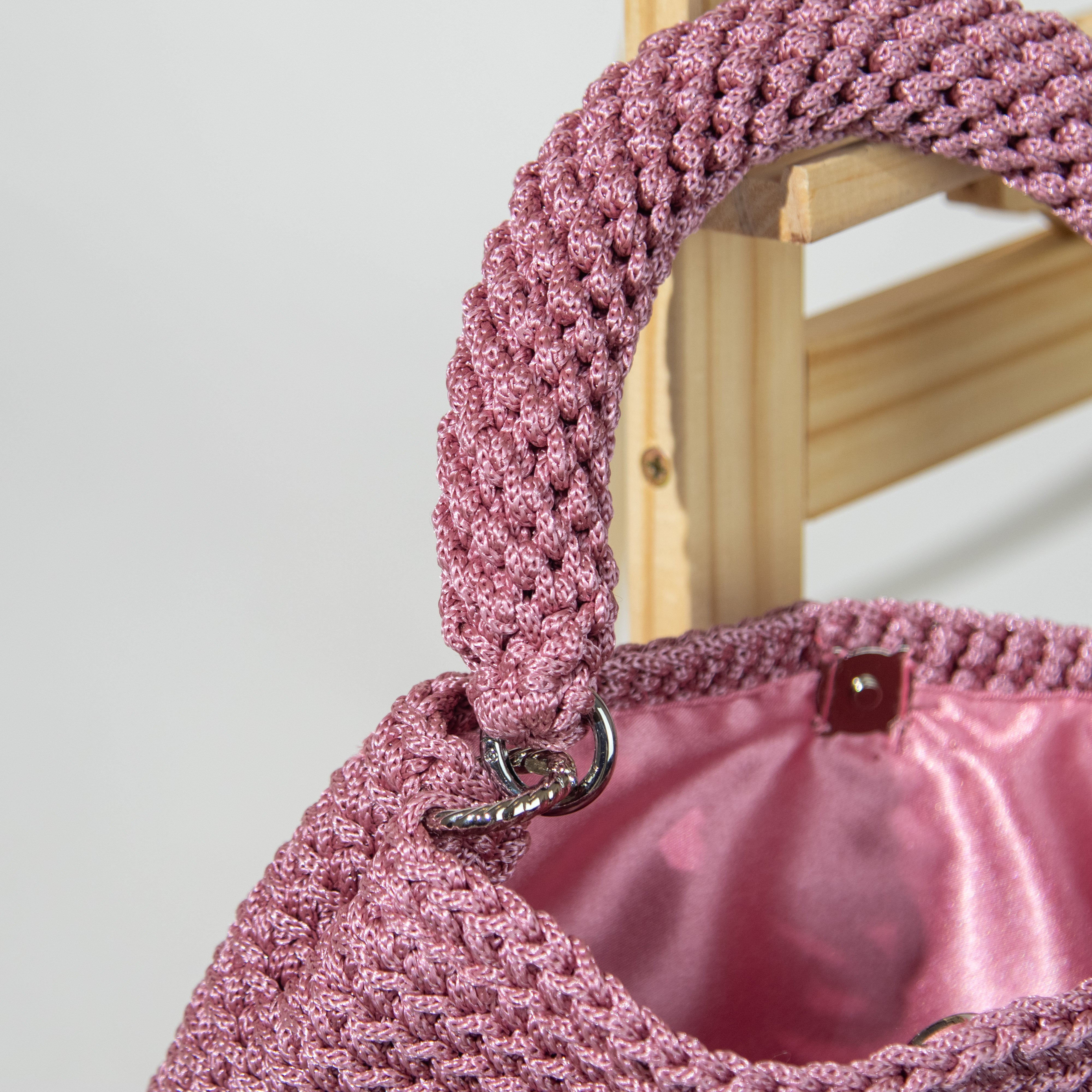 شنطة يد مكرمية