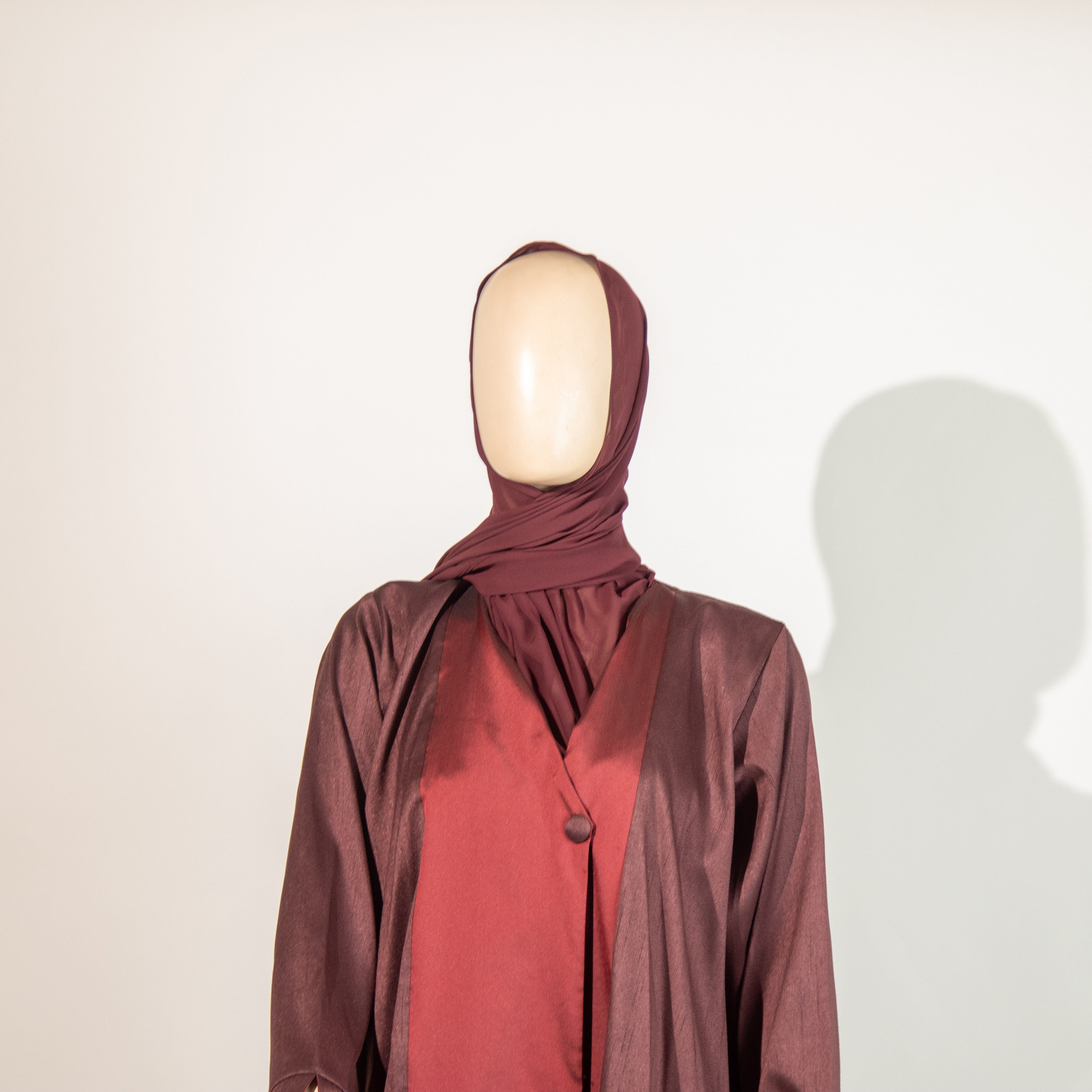 عباية مارونية مغلقة ورسمية