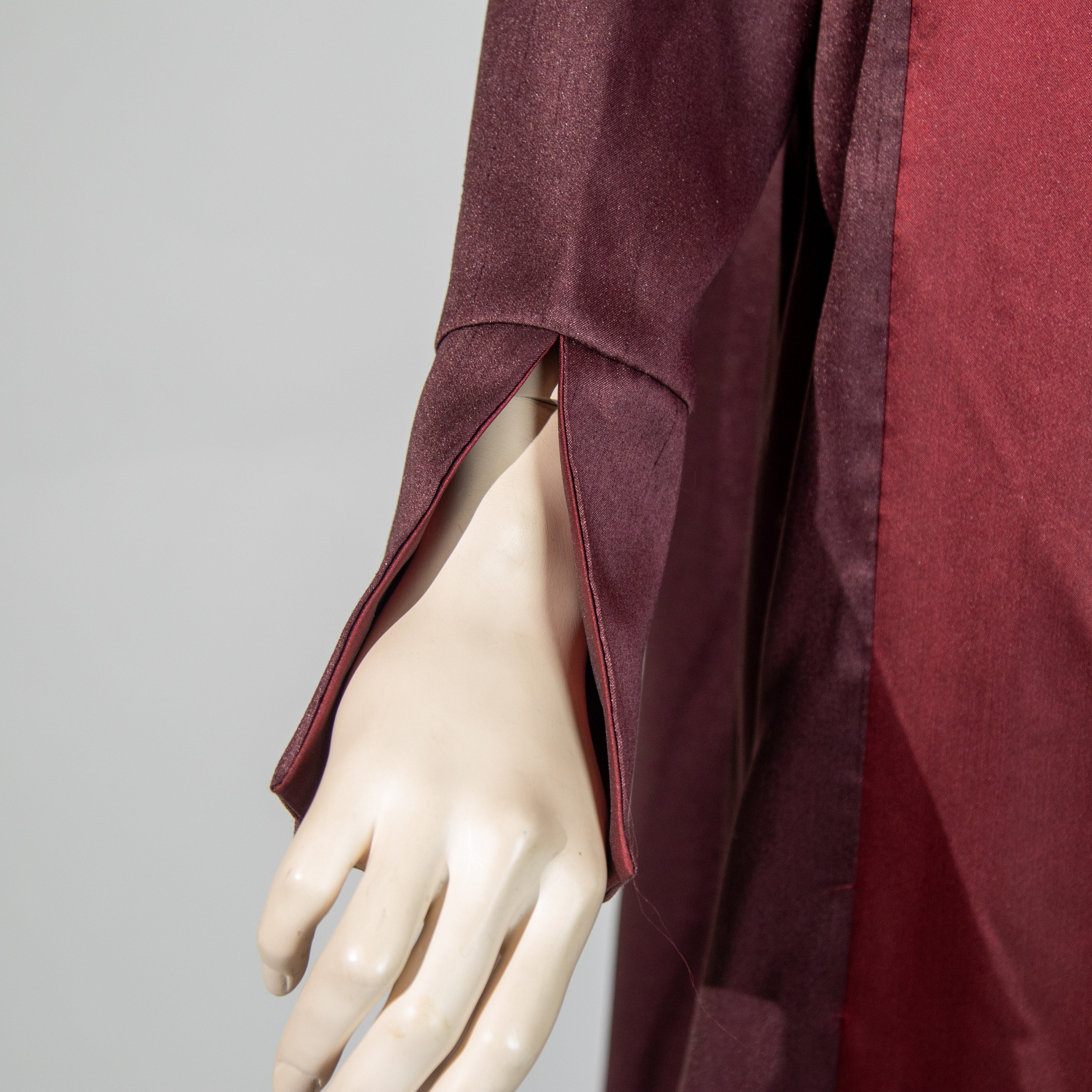 عباية مارونية مغلقة ورسمية