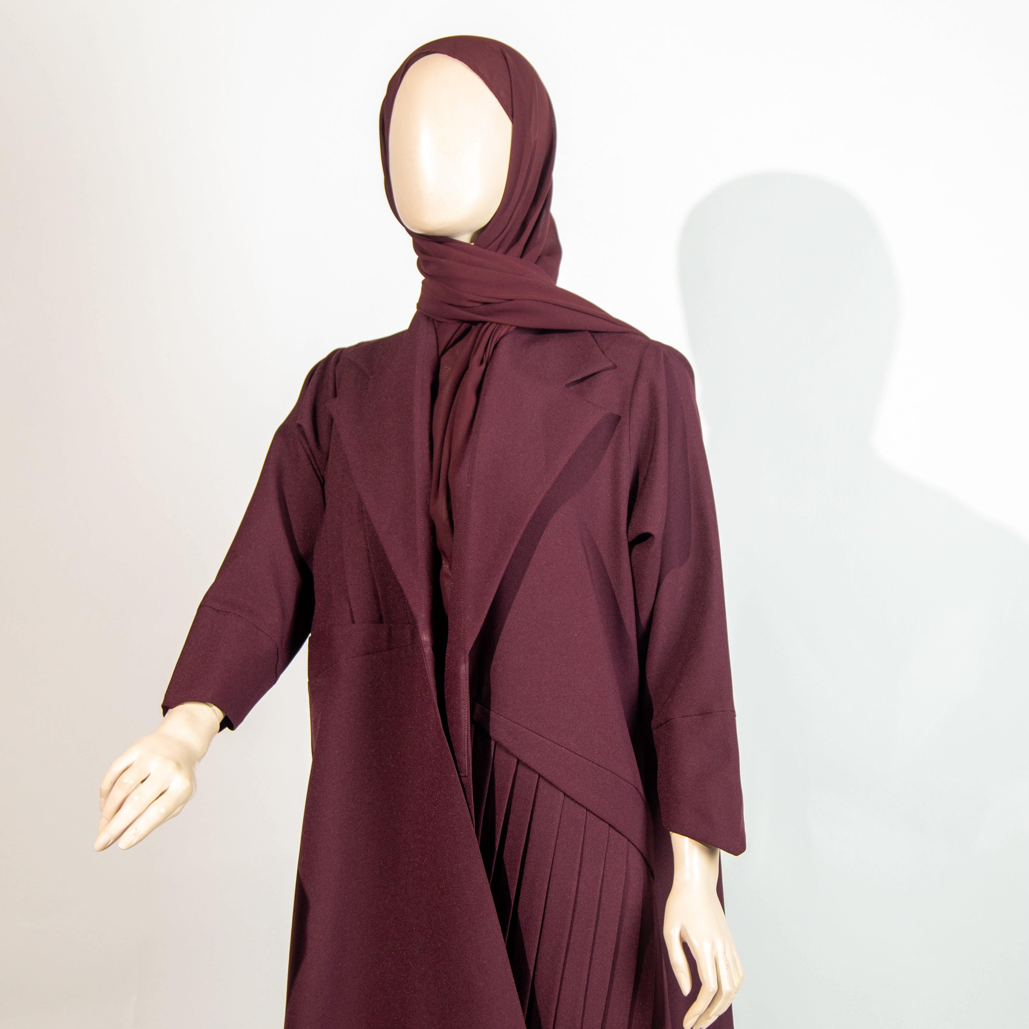 عباية مارونية مفتوحة