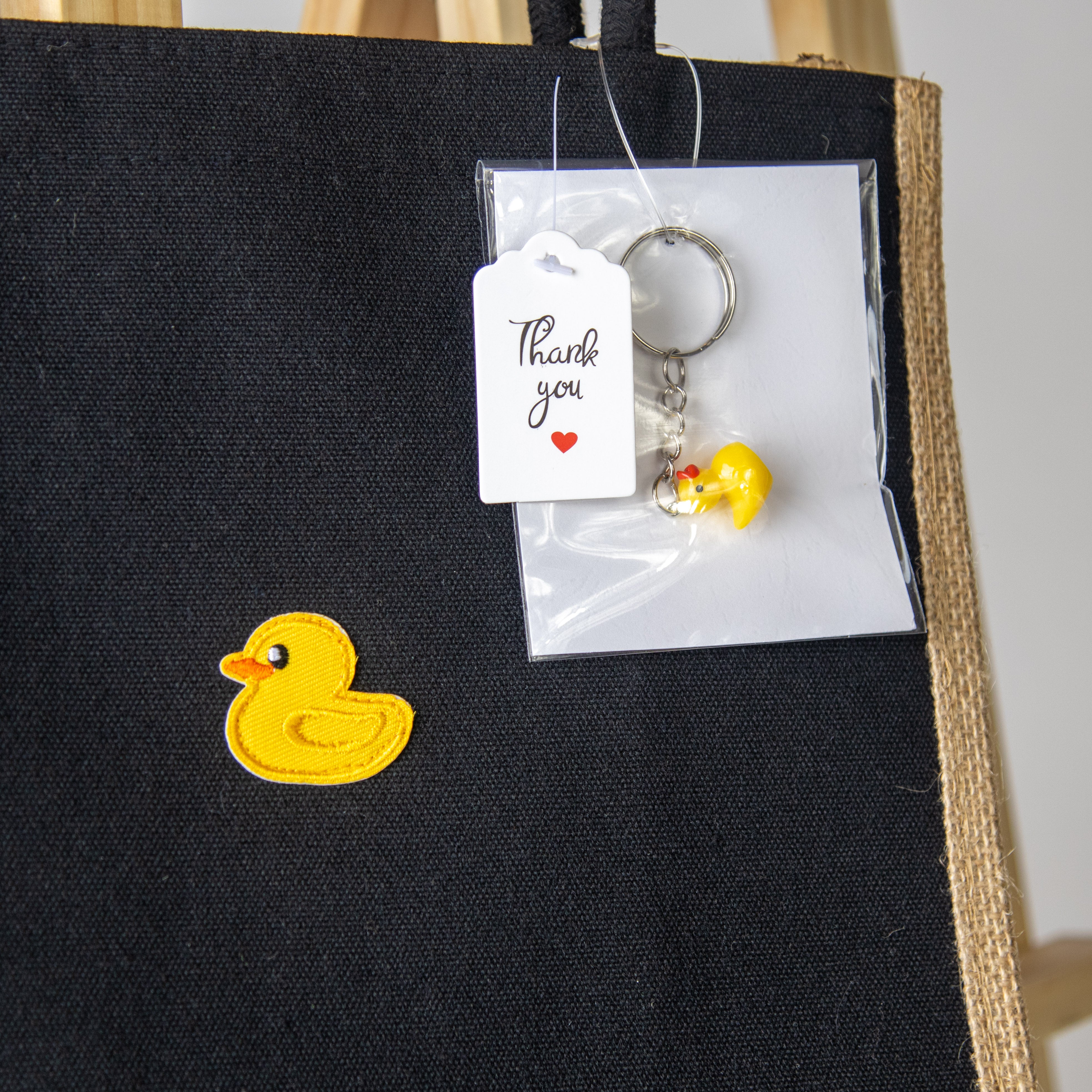 حقيبة سوداء مع تطريز